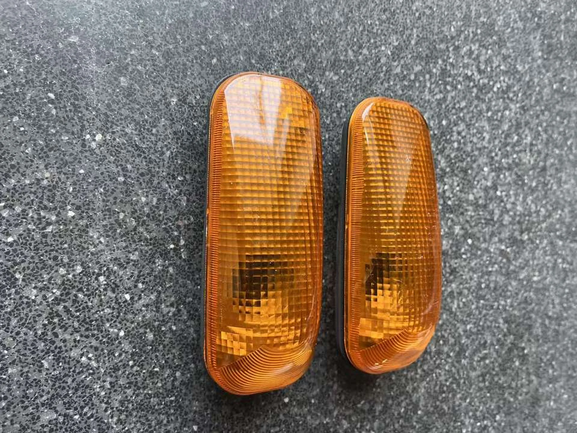 15*6CM Plastic Side Marker Lamp for Mitsubishi FN627 / FM617