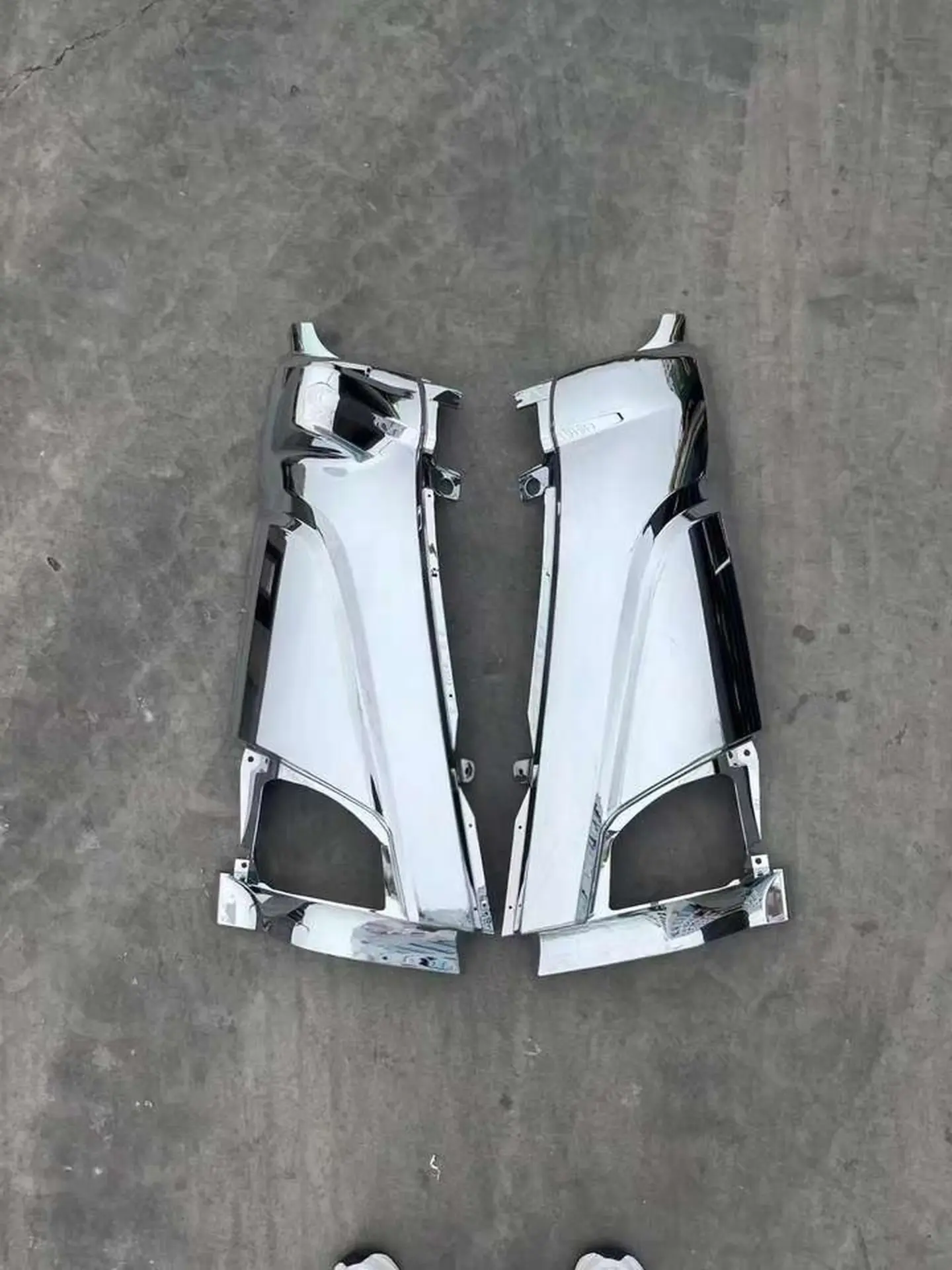 Chrome / White Plastic Corner Panel for Hino Victor