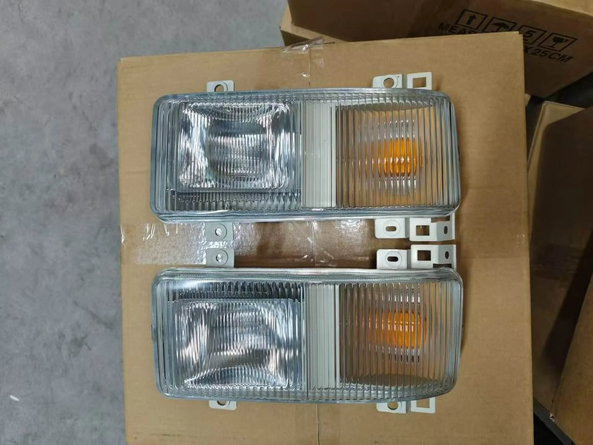 12/24V 28*15CM Plastic Fog Lamp for Mitsubishi Fuso F380