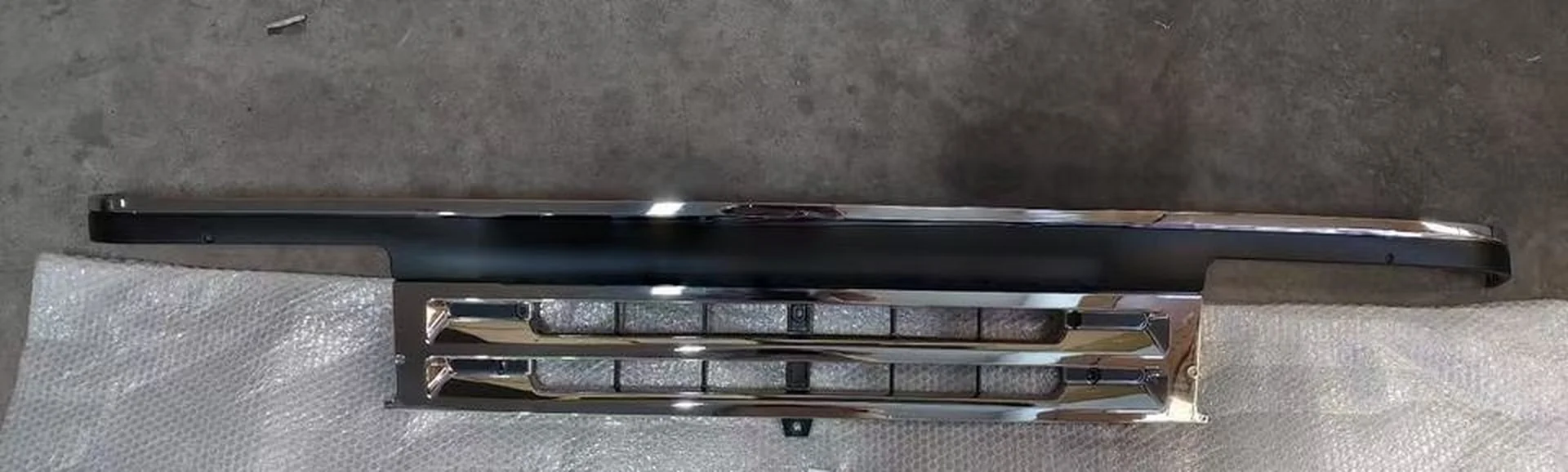 Chrome / Gray Plastic Grille for Mitsubishi FE444