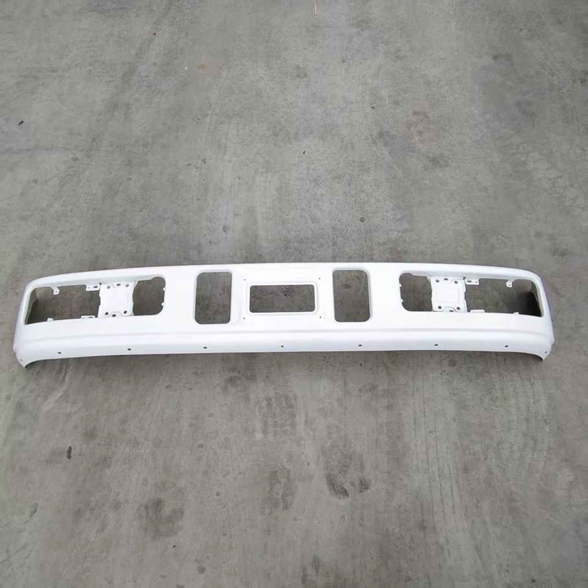 240CM Chrome / White Metal Bumper for Mitsubishi Fuso F380