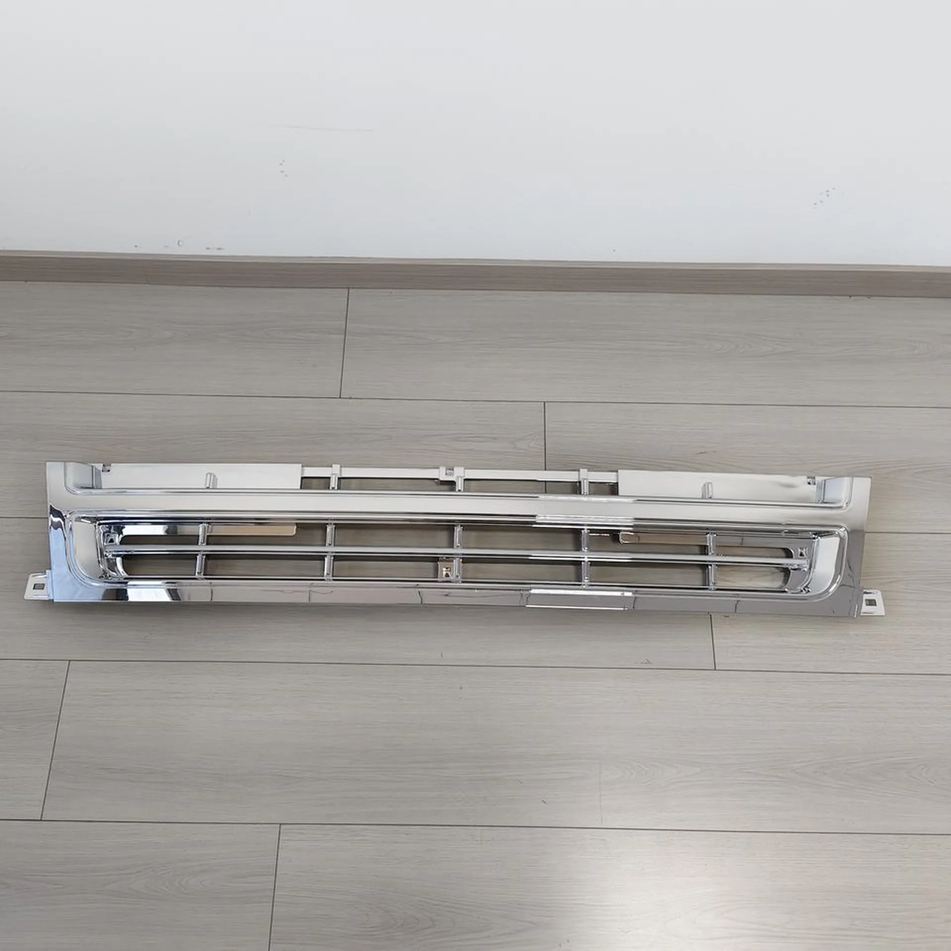 120/98CM Chrome Plastic Grille for Mitsubishi FN628 / FM618