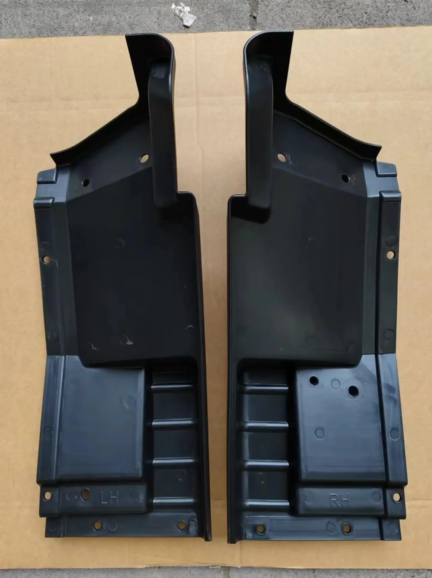 23*61CM Chrome / Black Plastic Fender / Mud Flap for Mitsubishi Canter 2007