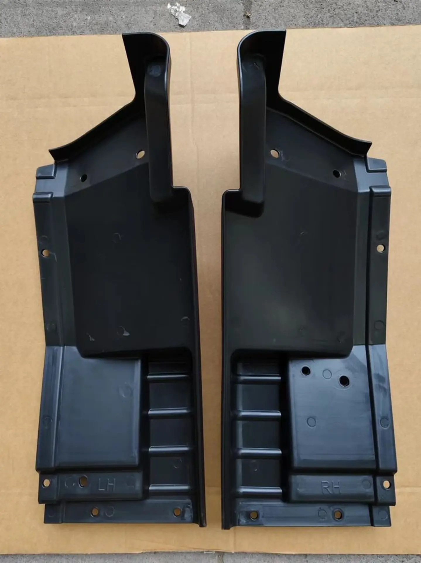 23*61CM Black Plastic Fender / Mud Flap for Mitsubishi Canter 2010