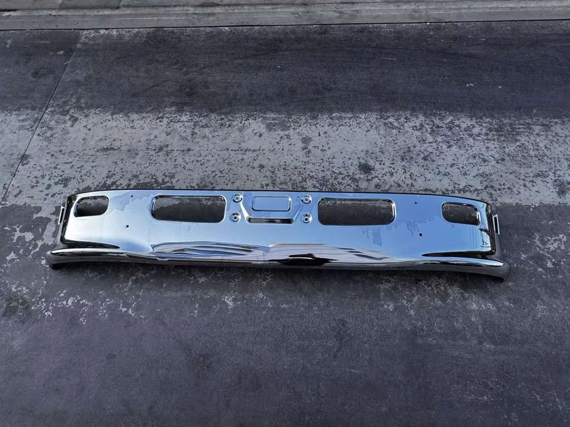 170/197CM Chrome Metal Bumper for Mitsubishi FE647 / FE511