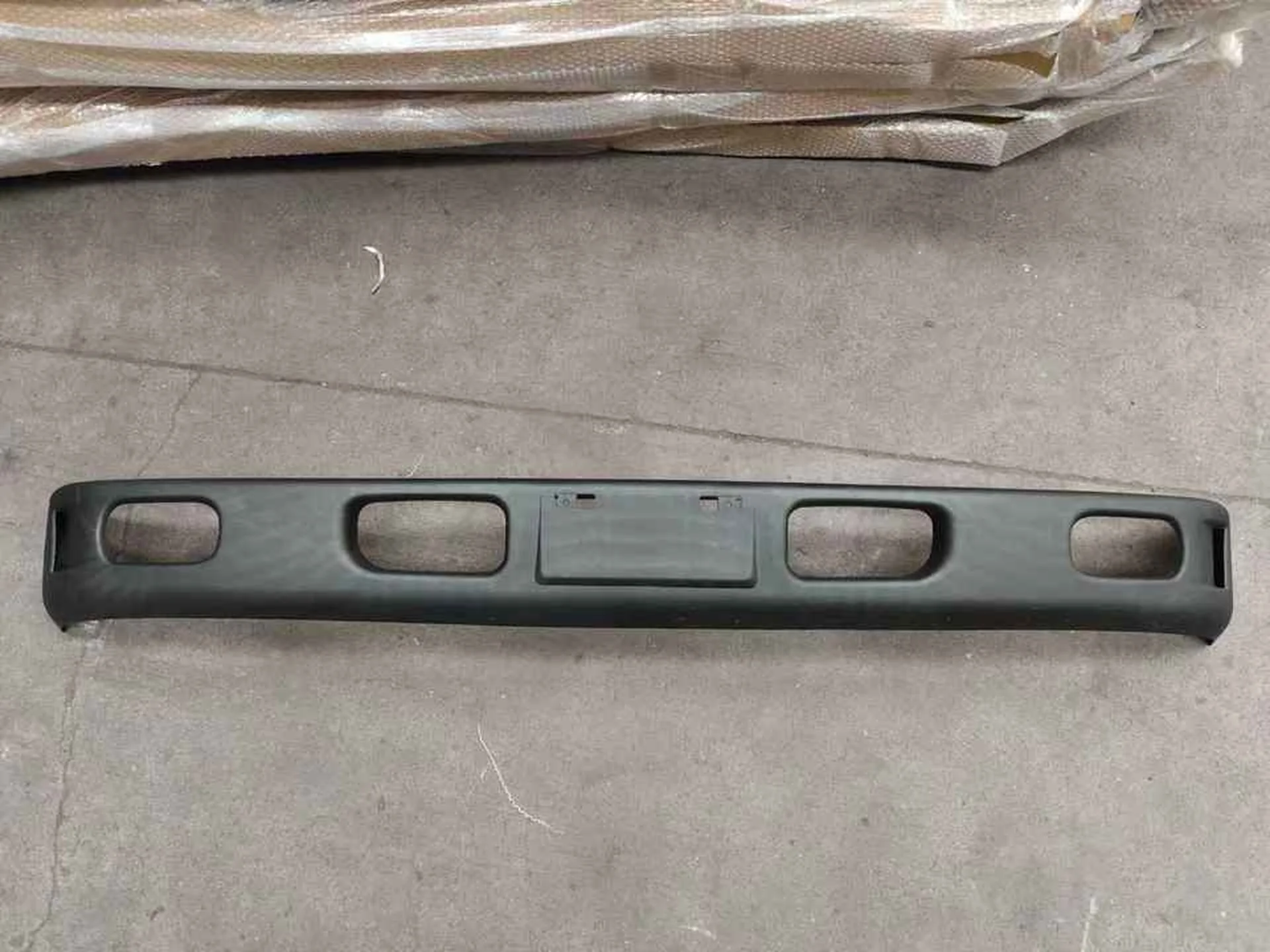 170/205CM Black Plastic Bumper for Mitsubishi FE647 / FE511