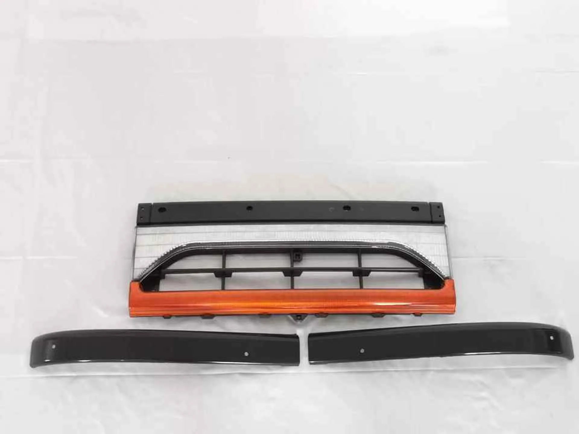 165/195CM Chrome / Black Plastic Grille for Mitsubishi FE647 / FE511