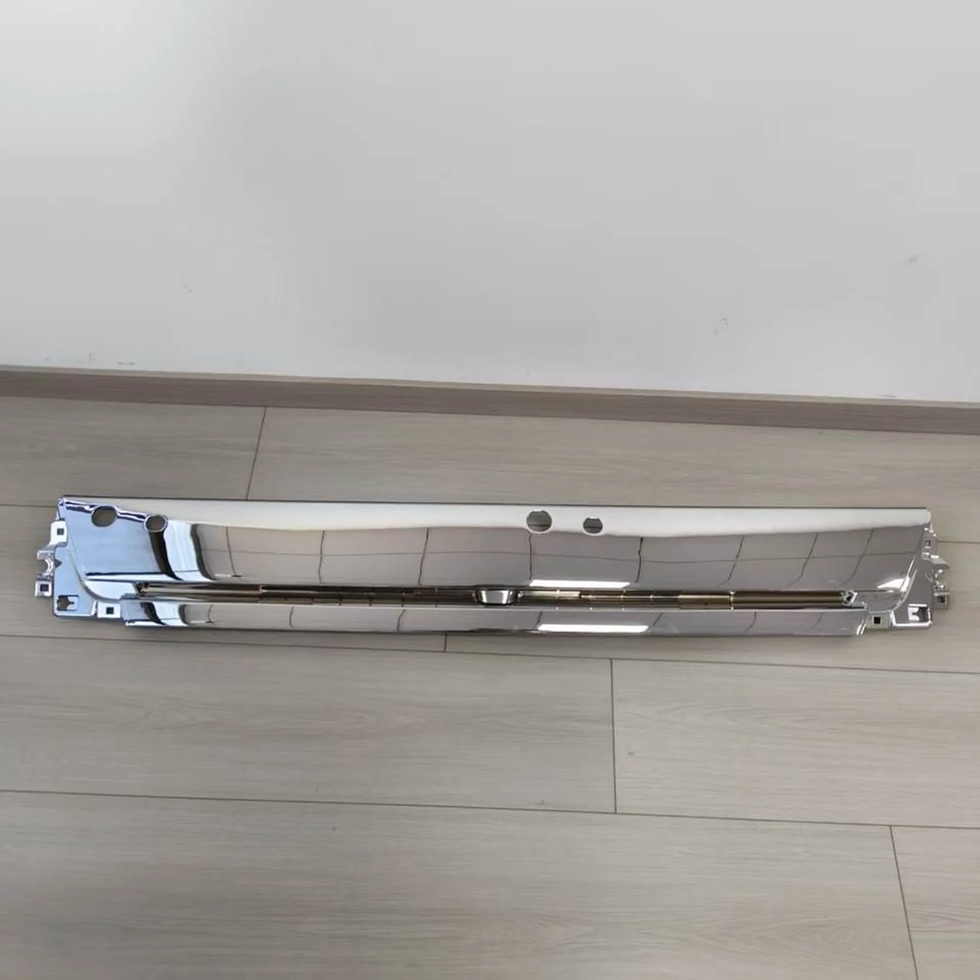 Chrome Plastic Wiper Panel / Arm for Mitsubishi Fuso 2020
