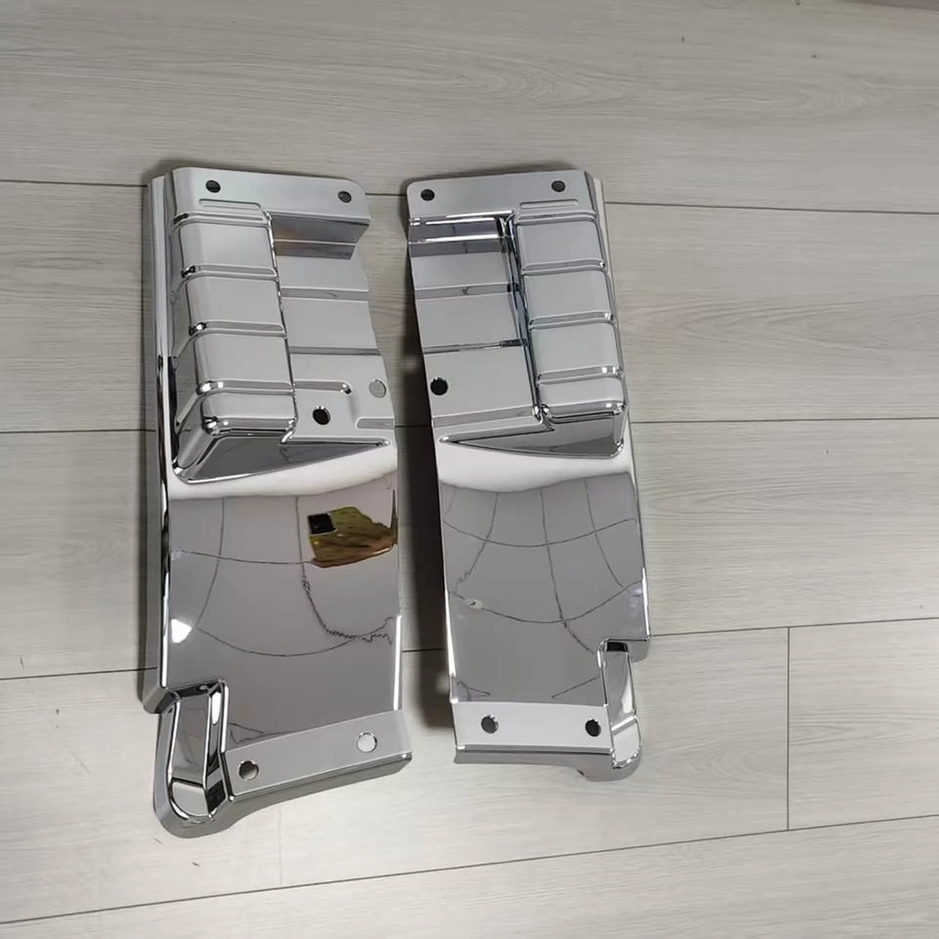 Chrome Plastic Fender / Mud Flap for Mitsubishi Fuso 2020