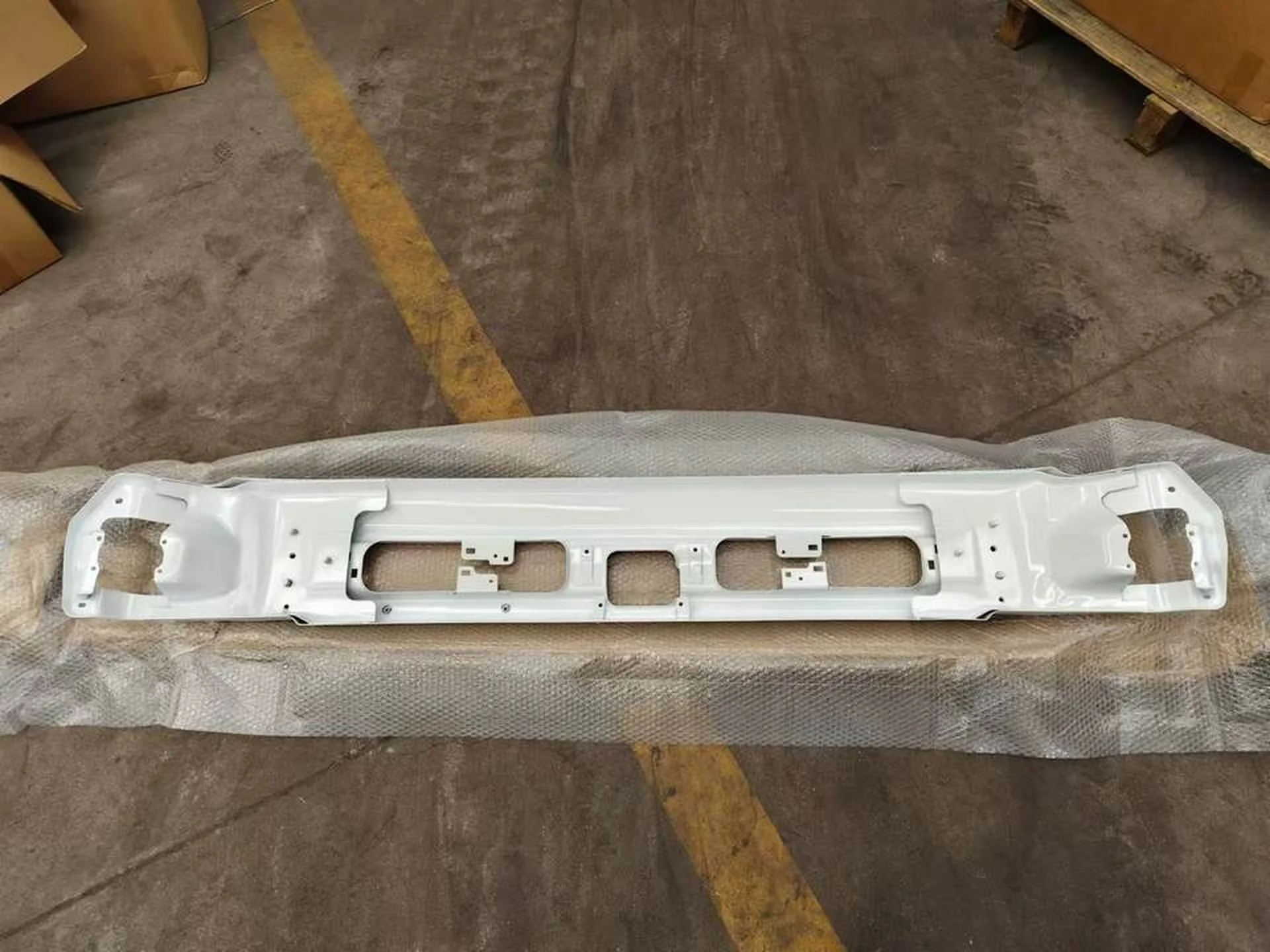 158/188CM White Metal Bumper for Mitsubishi Fuso 2020