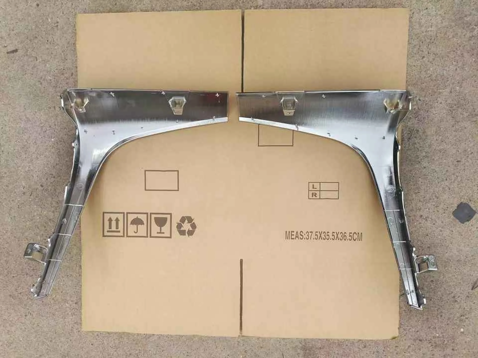 Chrome Plastic Head Lamp for Mitsubishi Fuso 2020