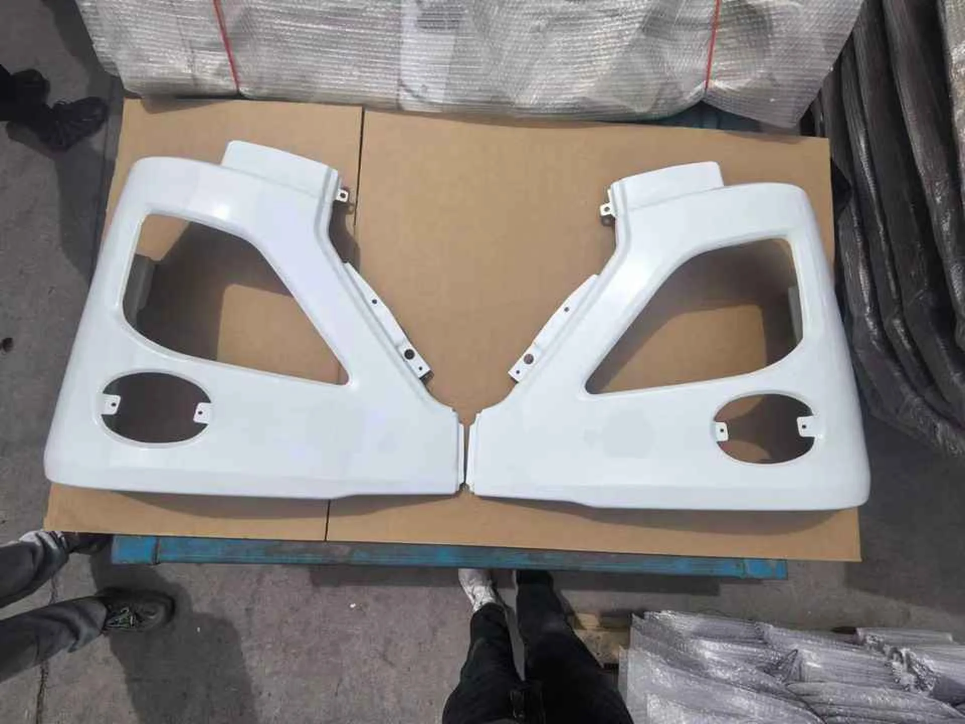 Chrome / White Plastic Bumper for Nissan UD / Quon