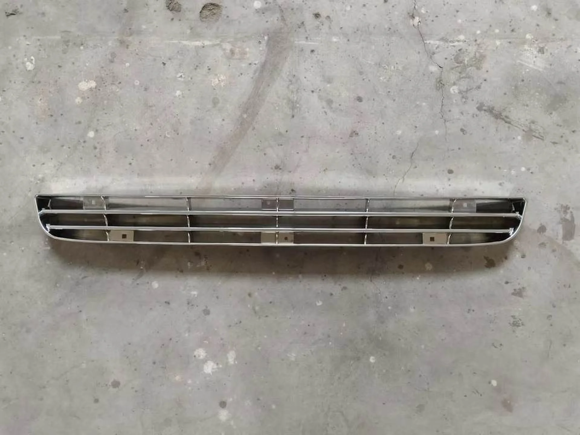 Chrome / Black Plastic Grille for Nissan UD Generic