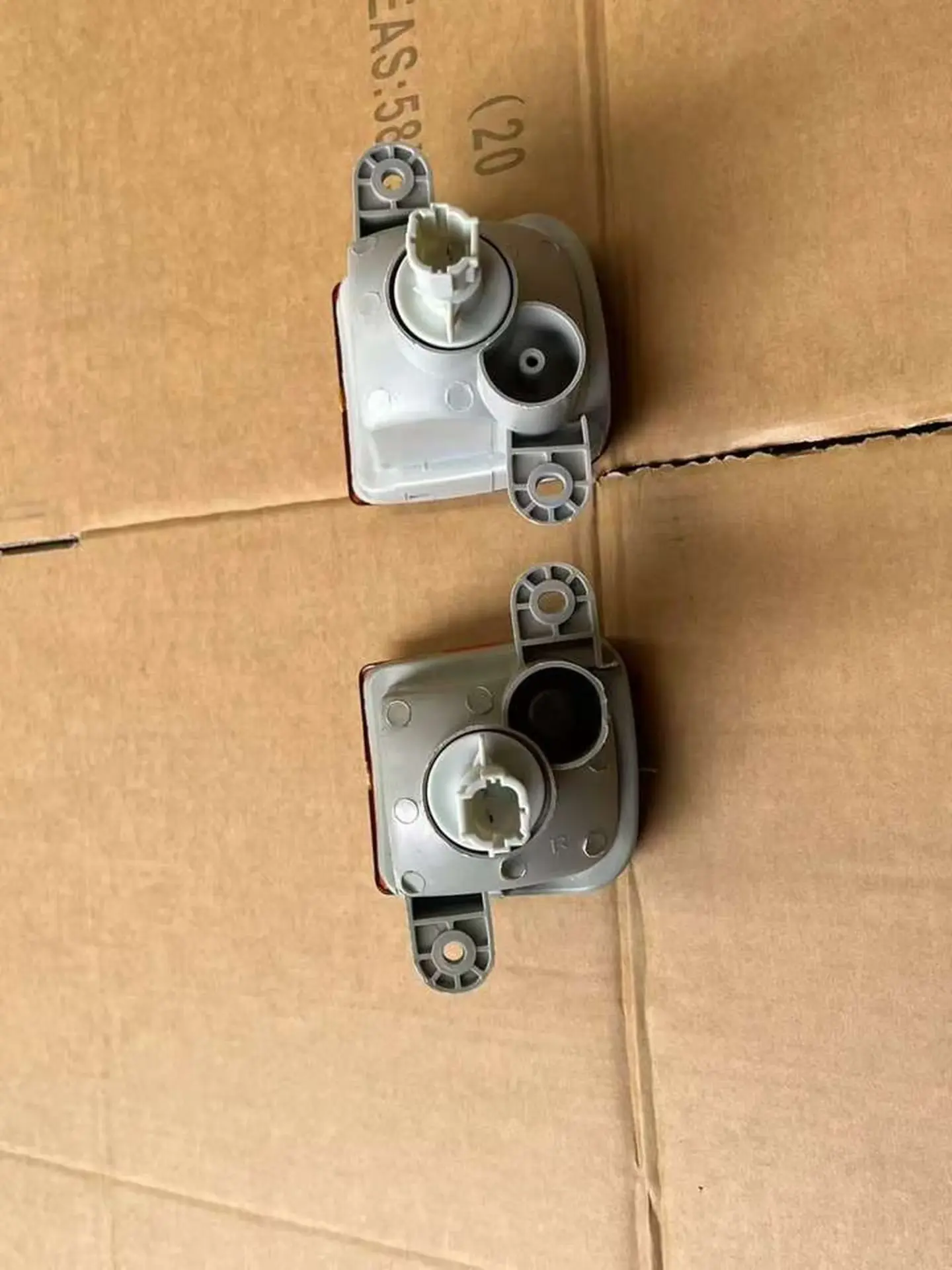 24V / 12V24V 9*13CM Plastic Fog Lamp for Nissan UD / Quon