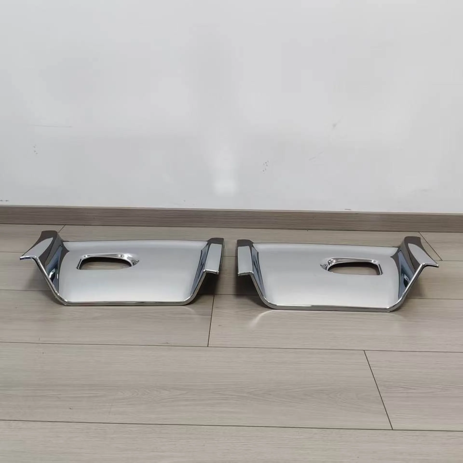 Chrome Plastic Step Panel for Nissan UD / Quon