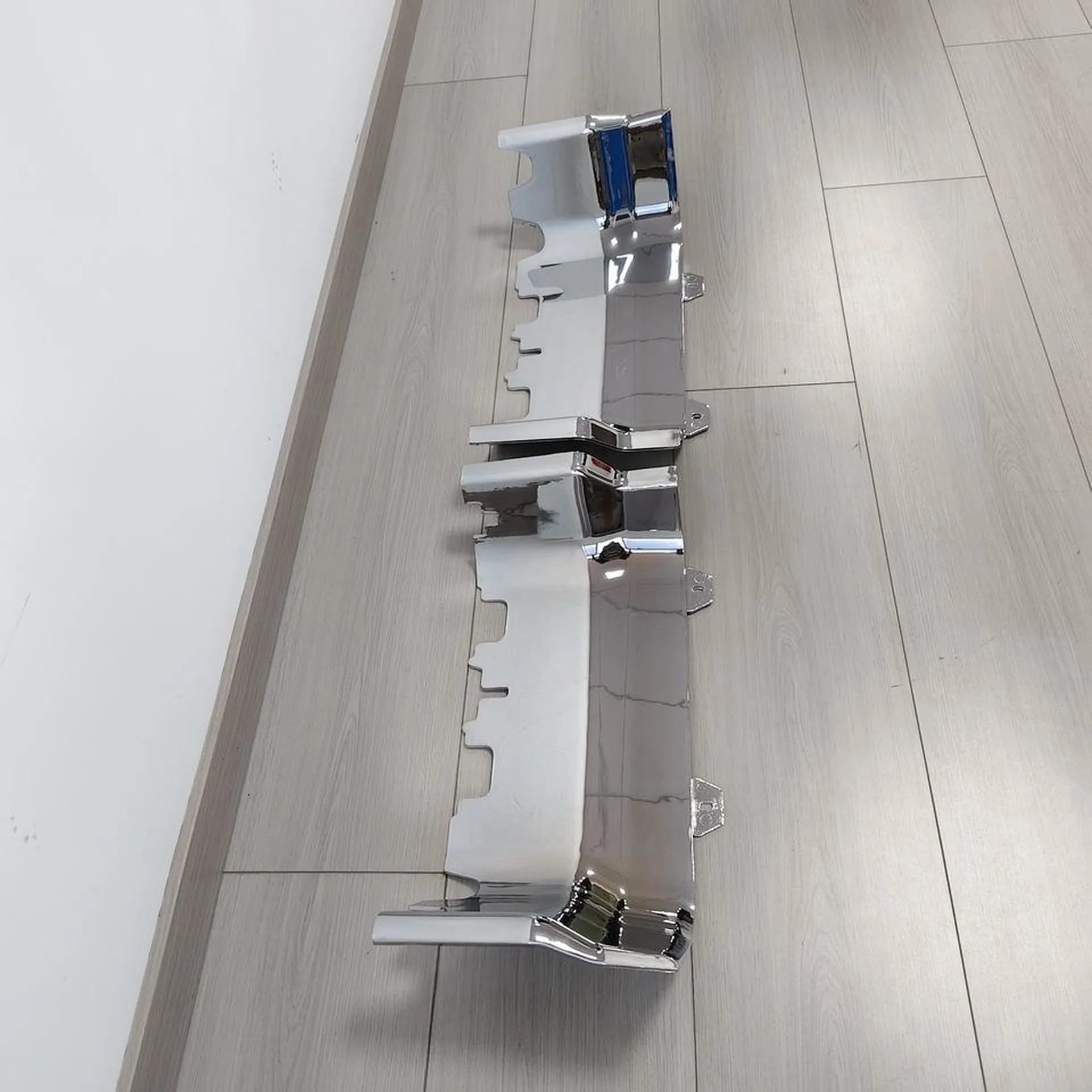Chrome Plastic Step Panel for Nissan UD / Quon
