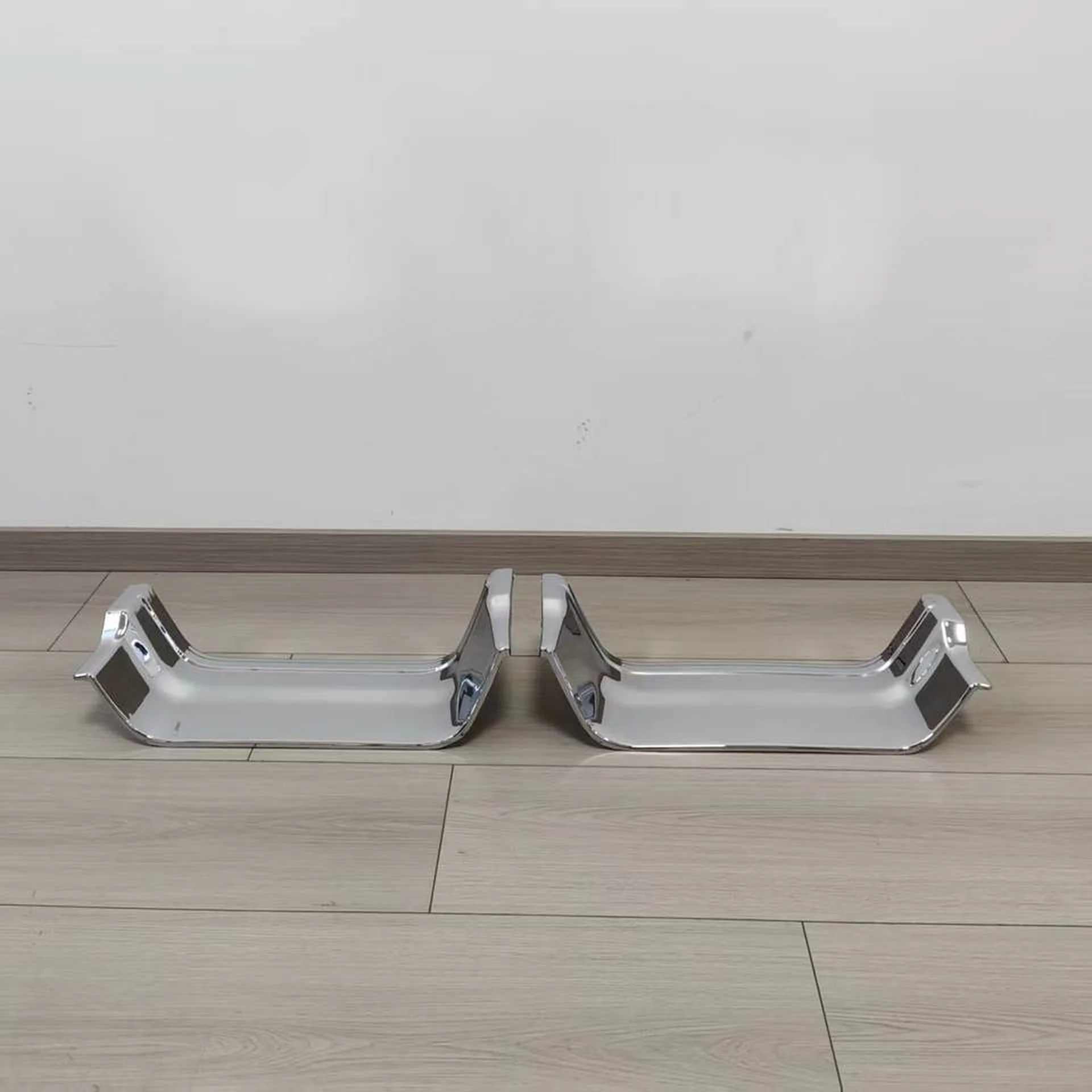 Chrome Plastic Step Panel for Nissan UD / Quon