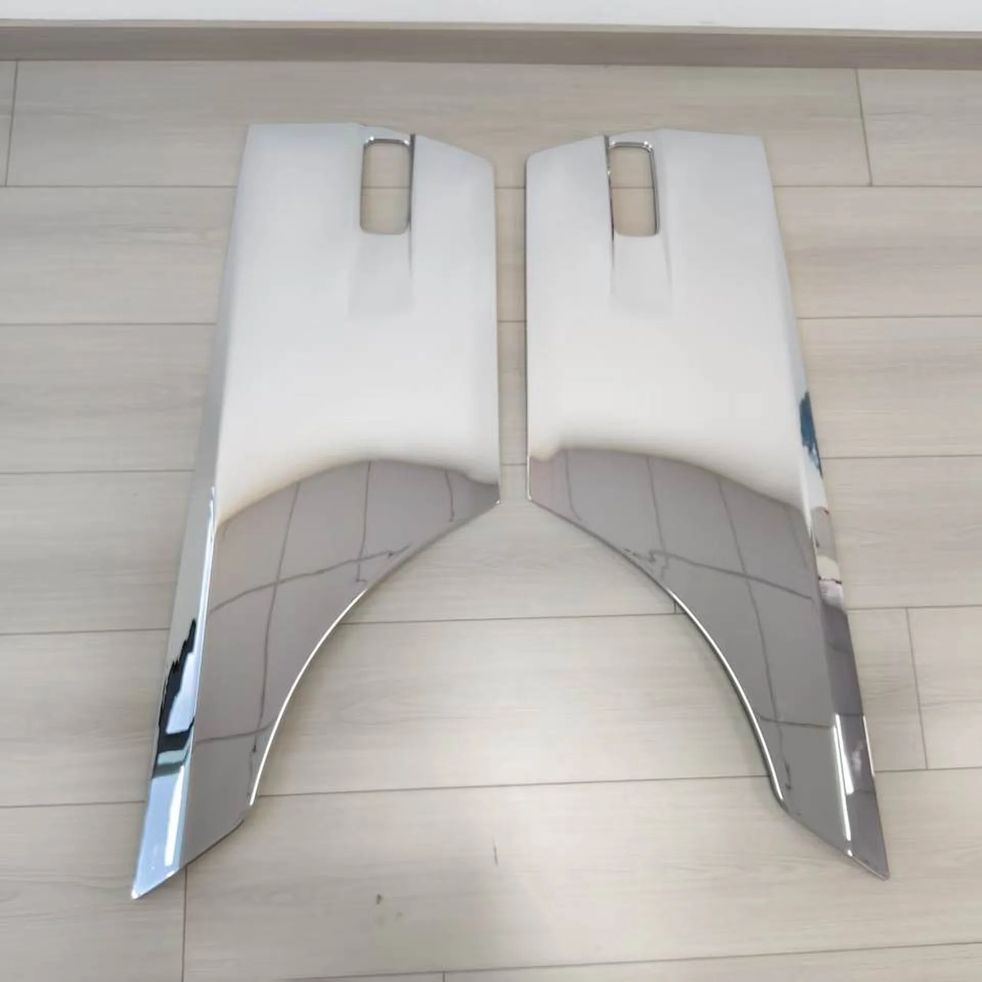 Chrome Plastic Door / Window Trim for Nissan UD / Quon