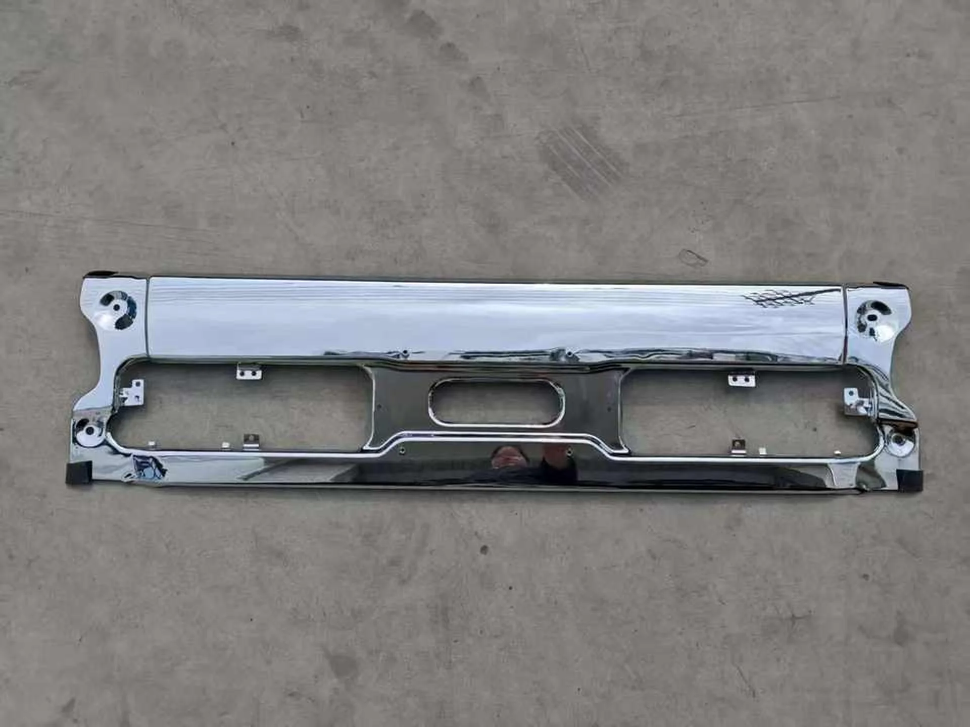 Chrome Metal Bumper for Nissan UD / Quon
