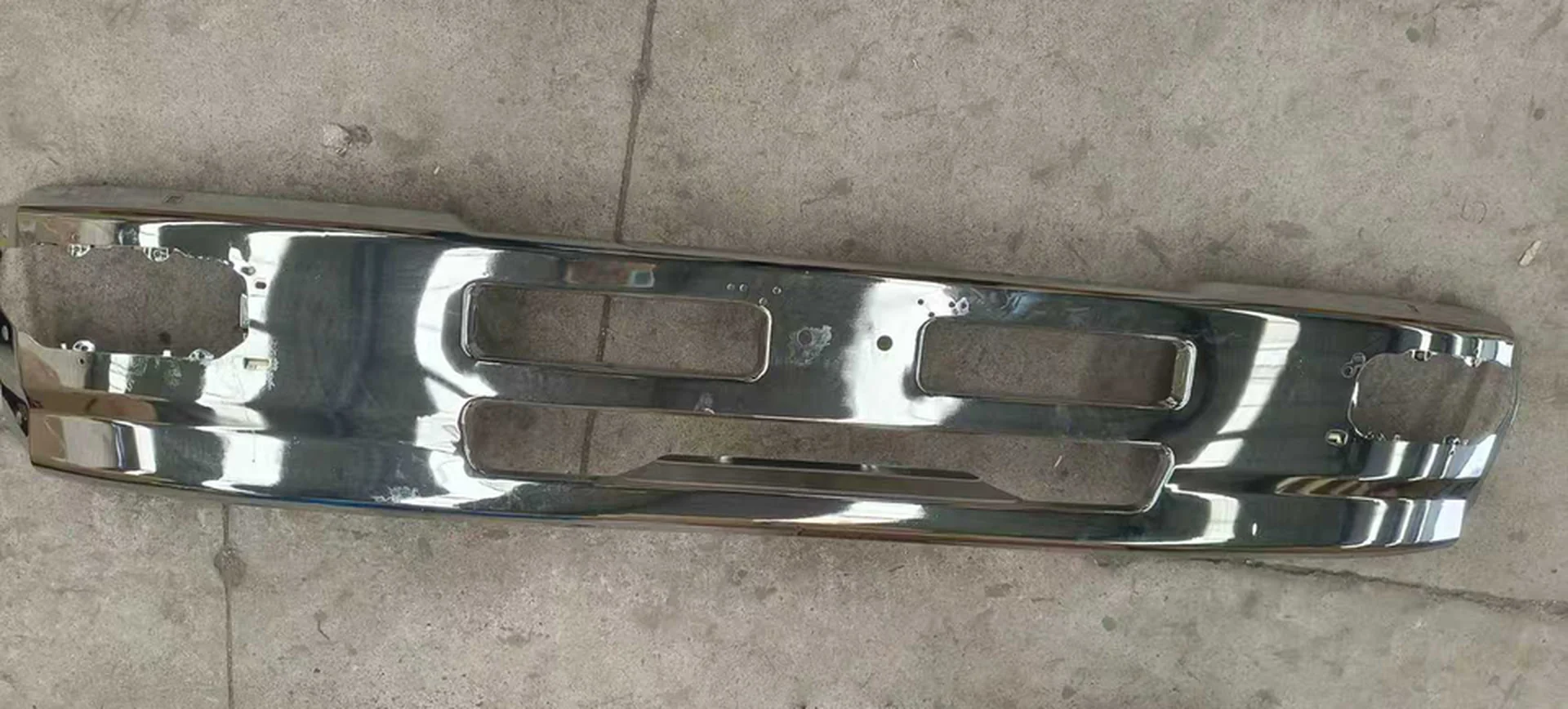 210/230CM Chrome Metal Bumper for Nissan PKB / CWM454