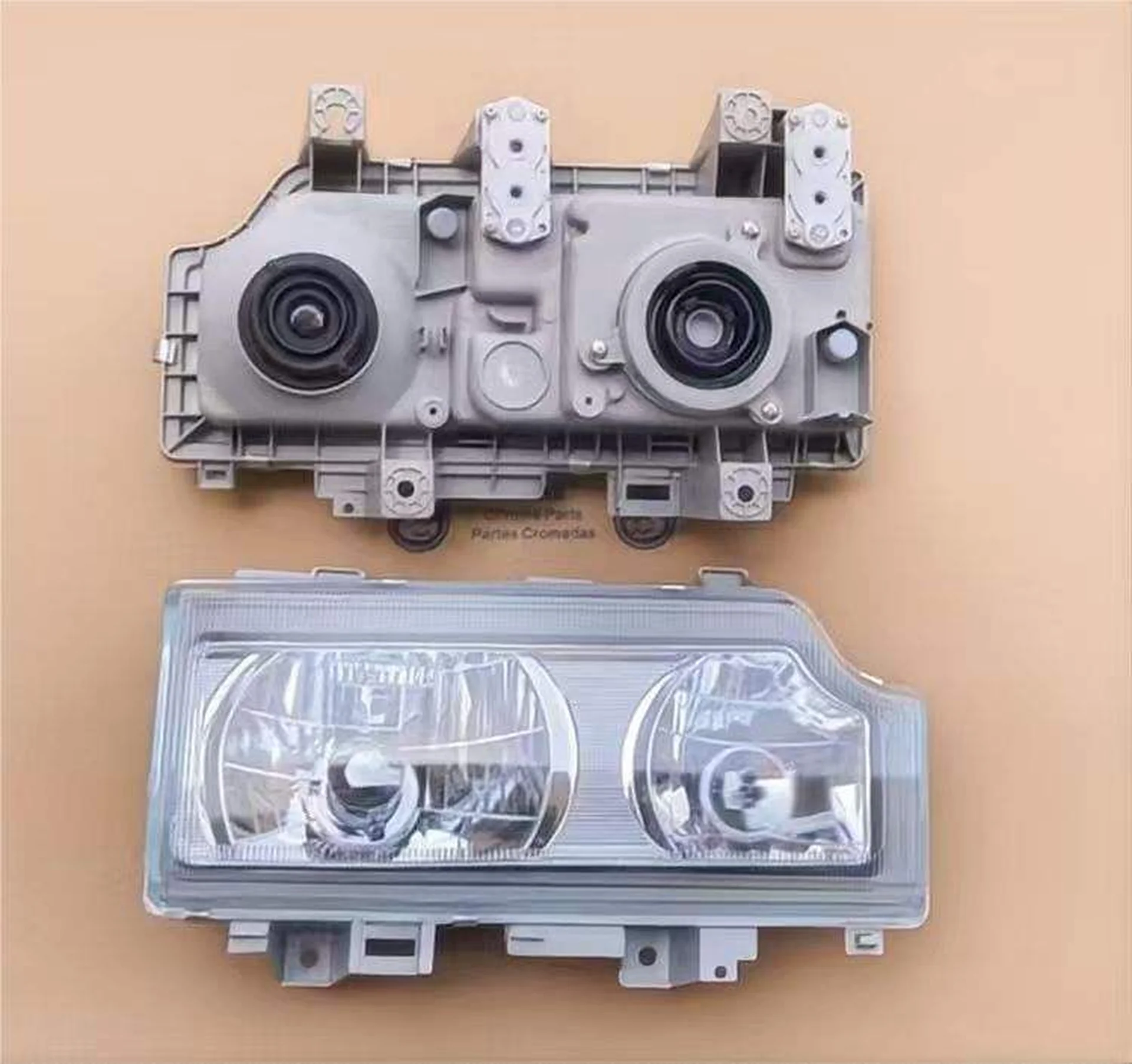 12V 40*18CM Plastic Head Lamp for Nissan CWA451 / UD