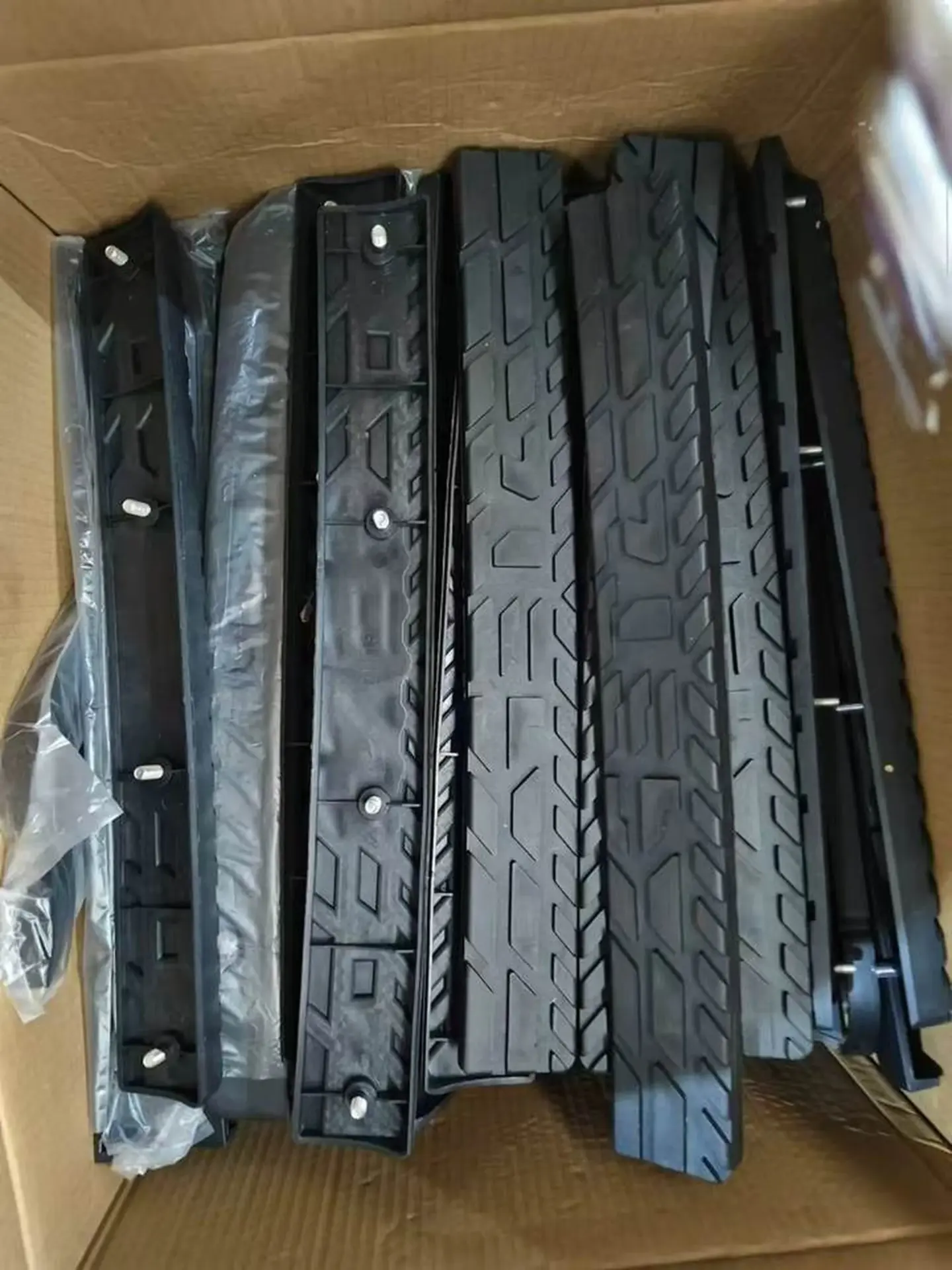50*6CM Black Plastic Door / Window Trim for Nissan CWA451 / UD