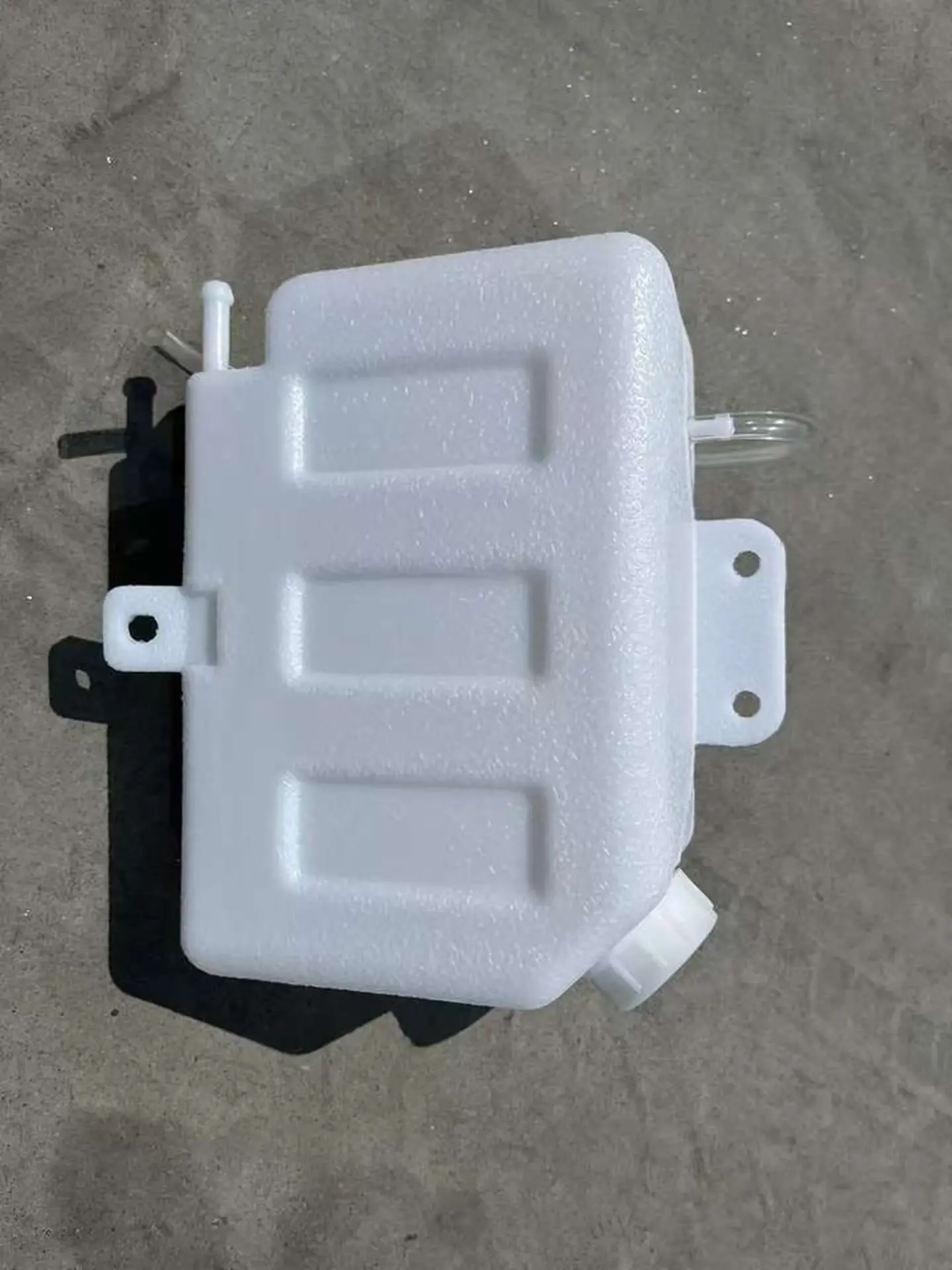 White Plastic Radiator Panel for Hyundai