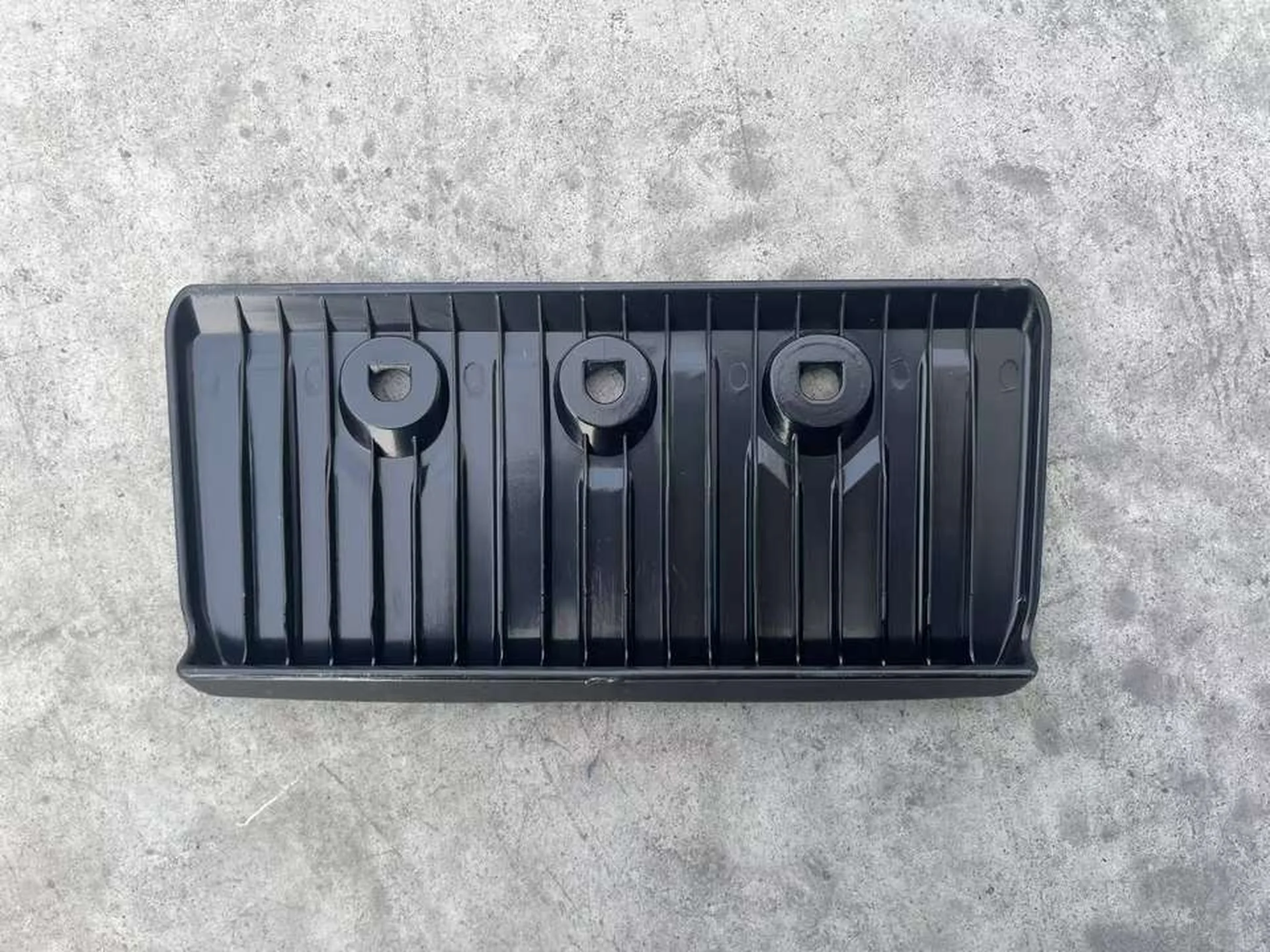 25CM Black Plastic Bumper for Hino Victor