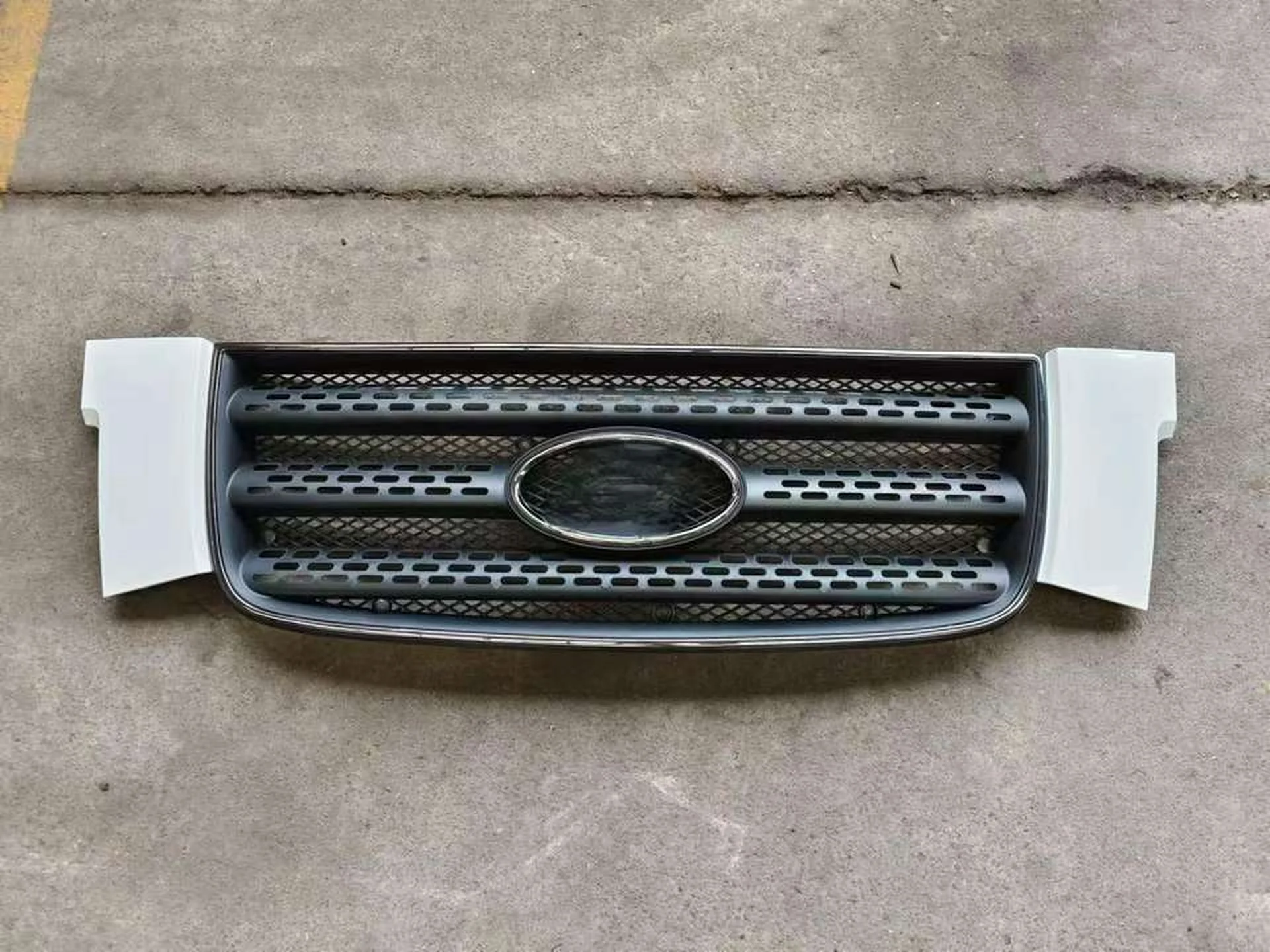 Black / White Plastic Grille for Hyundai