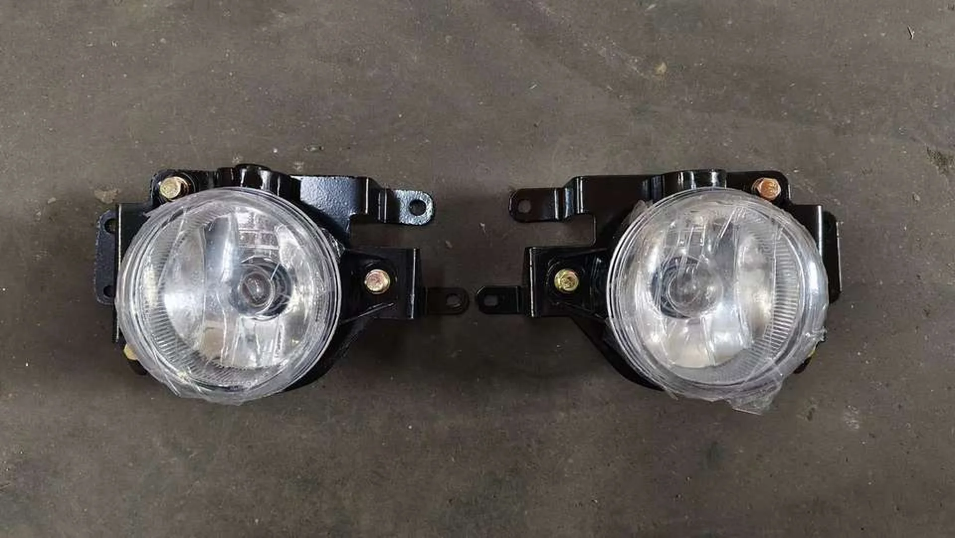 White Plastic Fog Lamp for Hino Victor