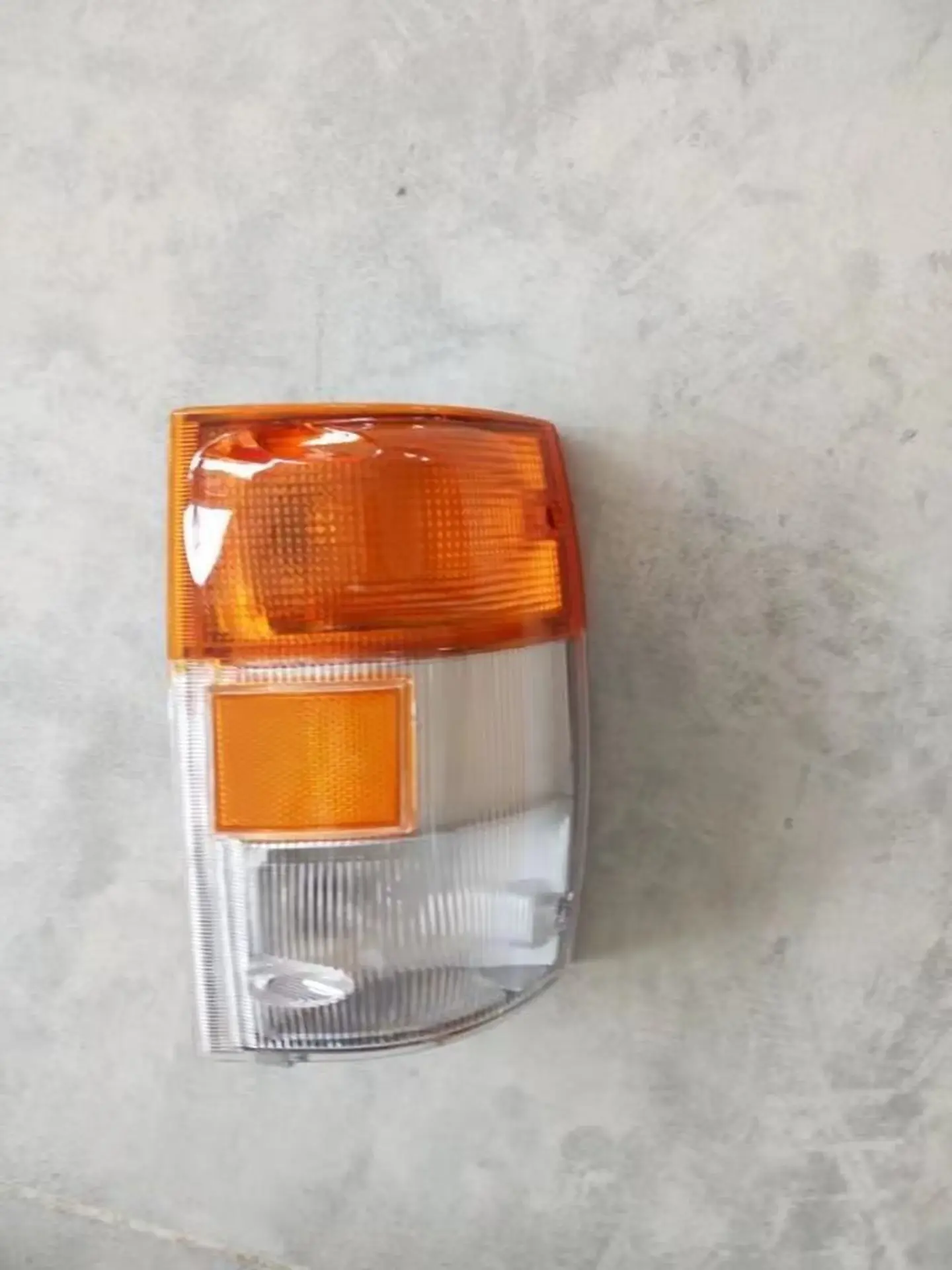 14*23CM Yellow Plastic Corner Lamp for Isuzu NPR 100P
