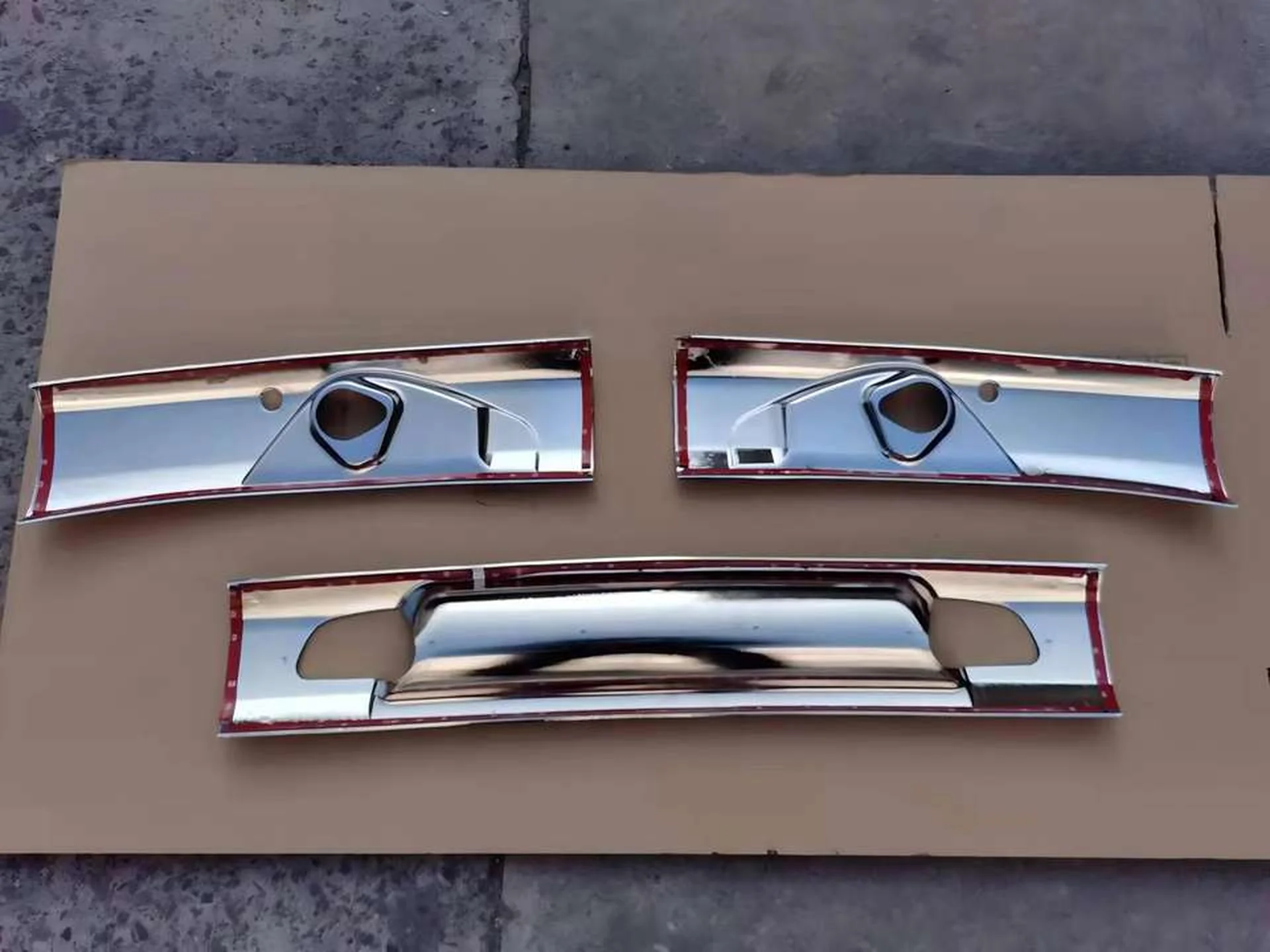Chrome / White Plastic Wiper Panel / Arm for Hino Victor