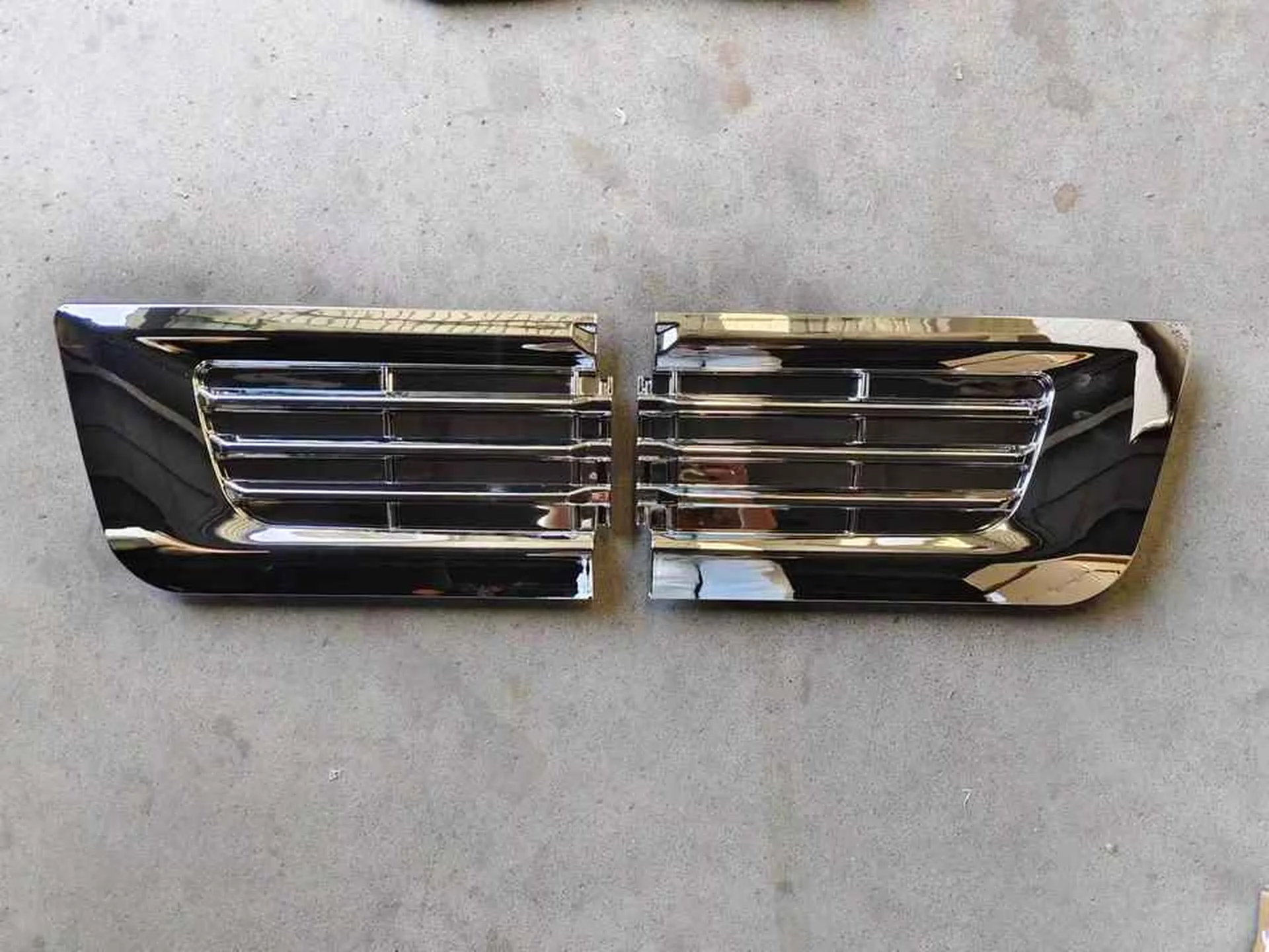 Chrome / Black Plastic Bumper for Hino Profia