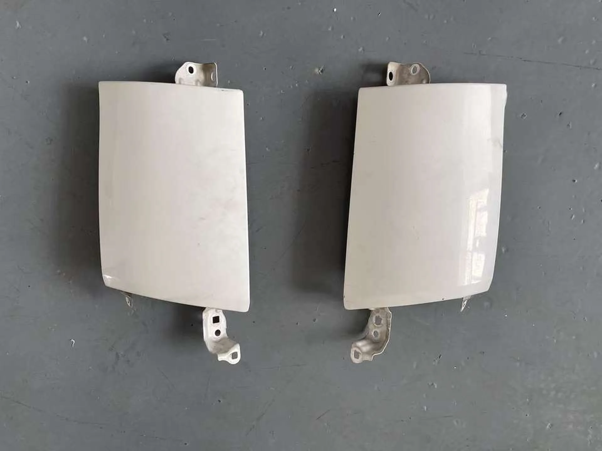 18*38CM Chrome / White Metal Corner Panel for Hino 300 Dutro