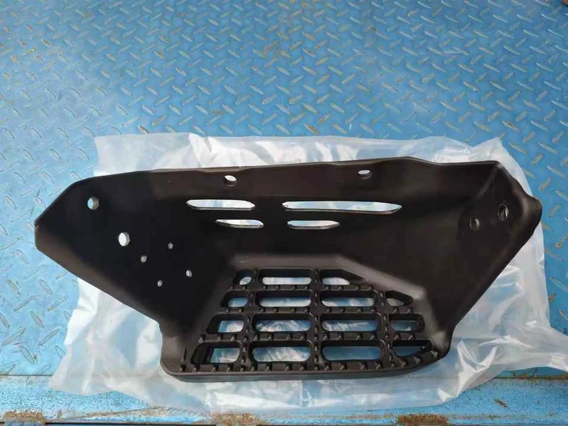 51CM Black Plastic Step Panel for Hino 300 Dutro