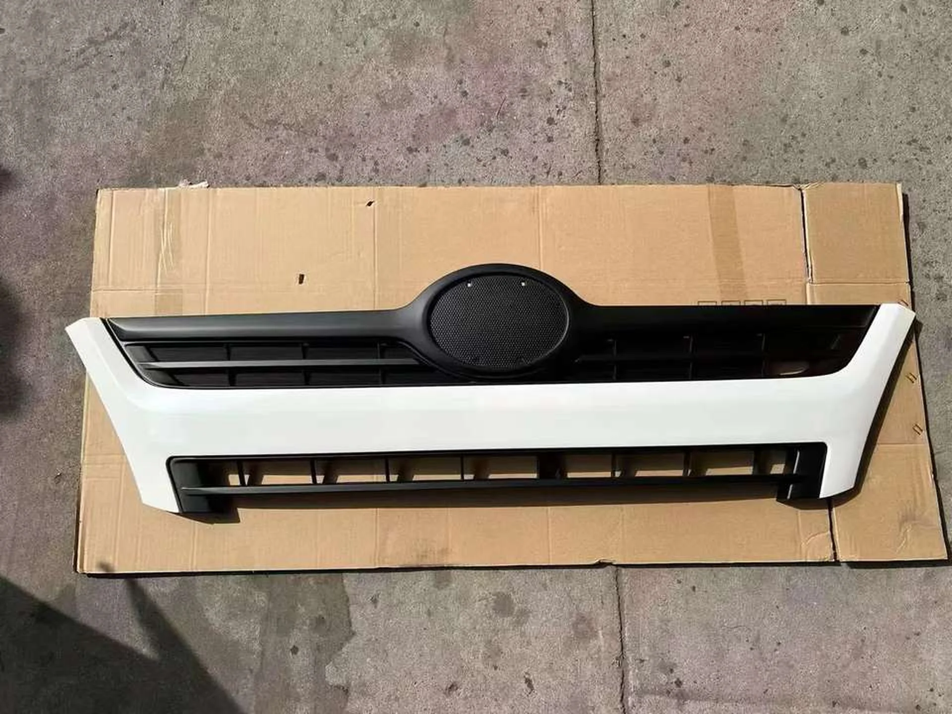 135CM Chrome / Black Plastic Grille for Hino 300 Dutro