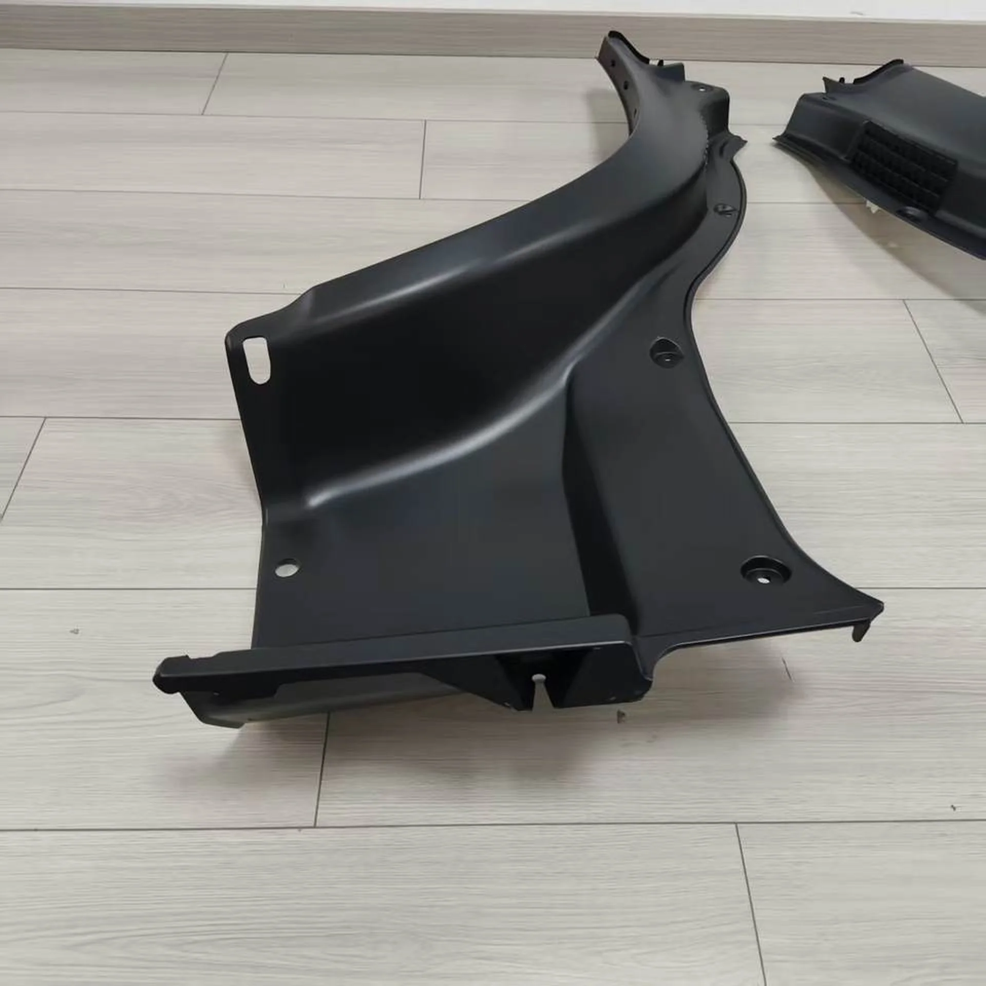 Black Plastic Step Panel for Hino Dominator 500 / New 500