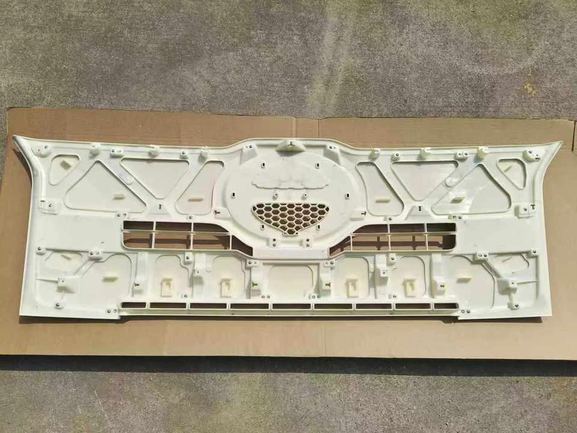 Chrome / White Plastic Grille for Hino New Mega 700