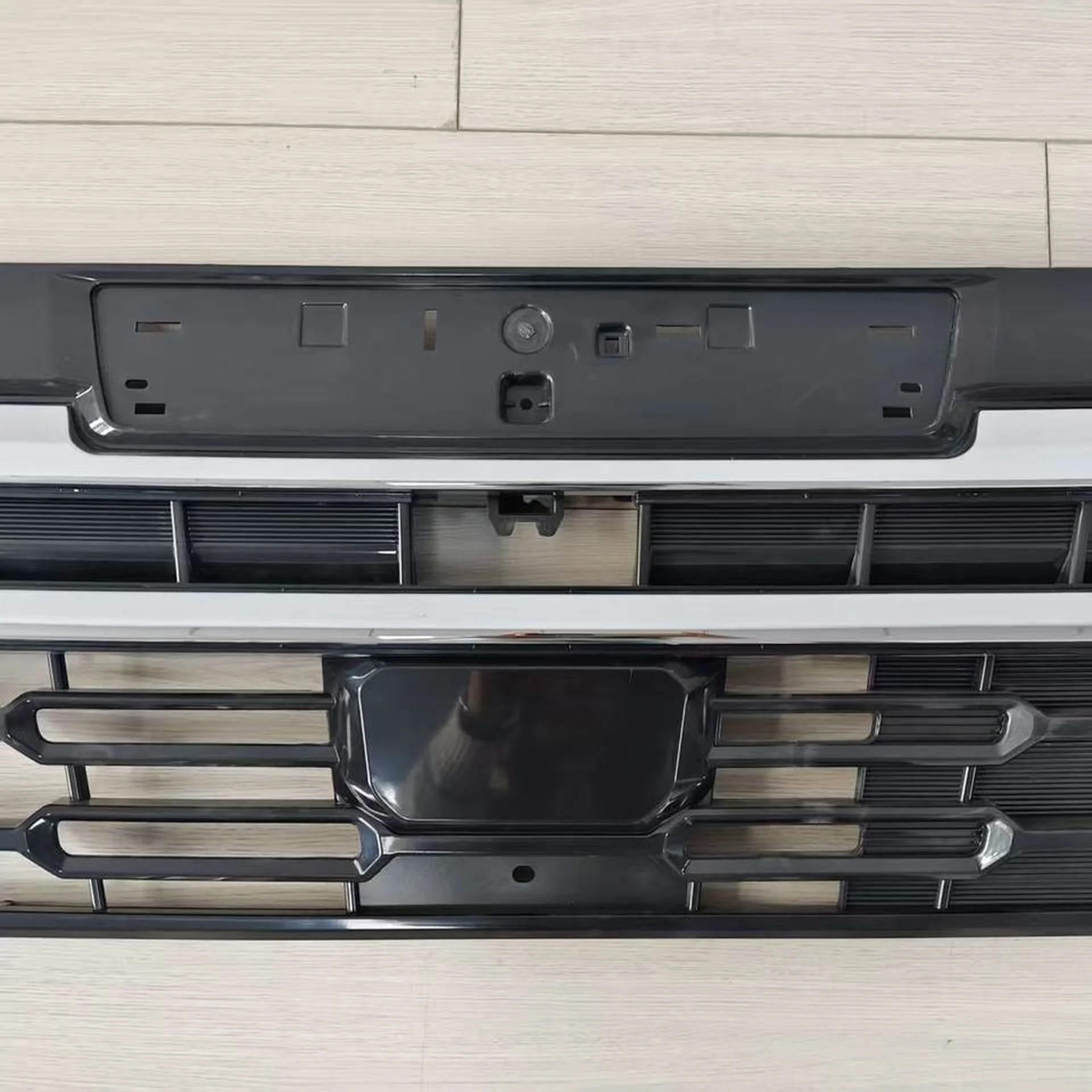 Chrome / Black Plastic Grille for Isuzu New Elf 2023