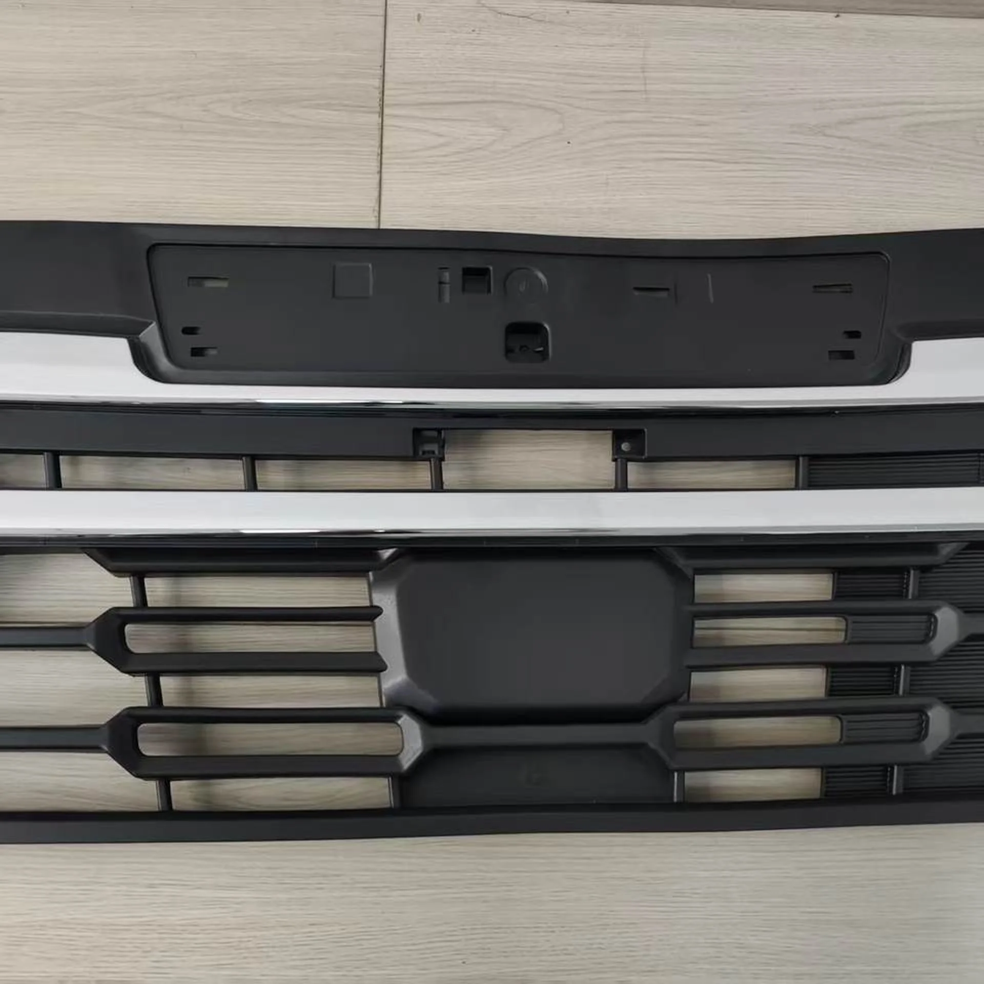 Chrome / Black Plastic Grille for Isuzu New Elf 2023