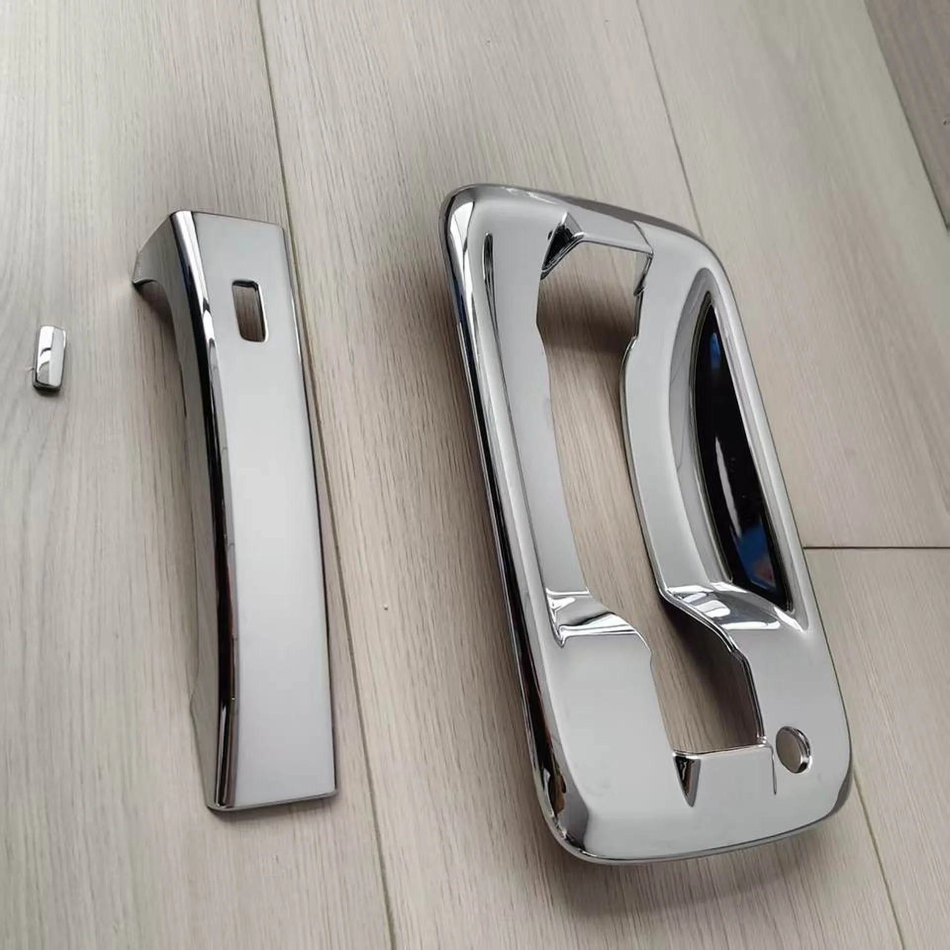 Chrome Plastic Door Handle for Isuzu New Elf 2023