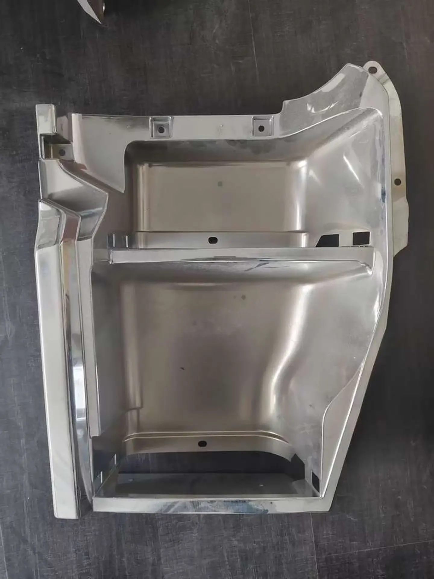 46*77CM Chrome / White Plastic Step Panel for Isuzu Giga 2017