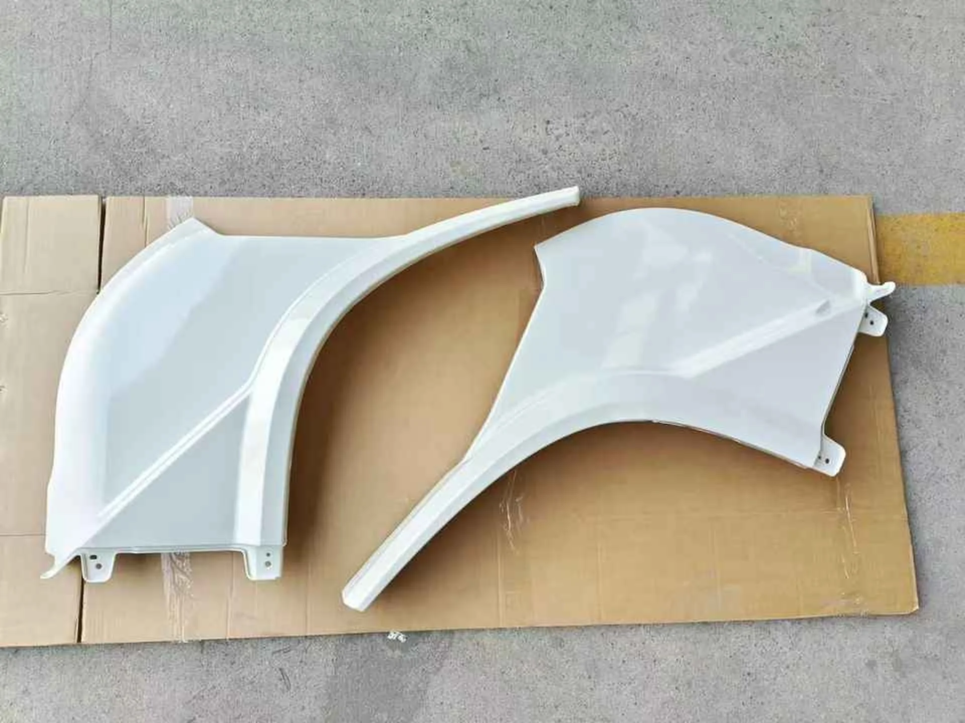 Chrome / White Plastic Fender / Mud Flap for Isuzu Giga 2017