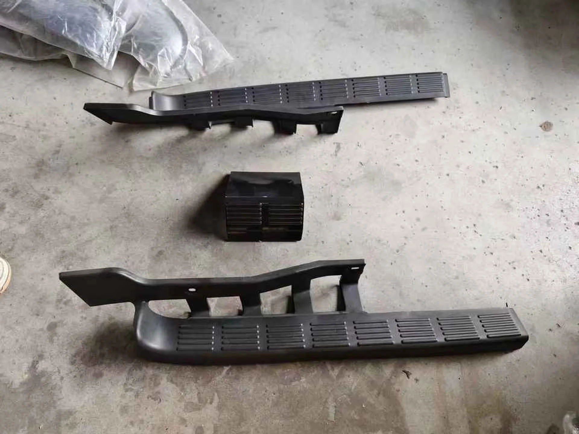 Black Plastic Bumper for Isuzu Giga 2010-2012