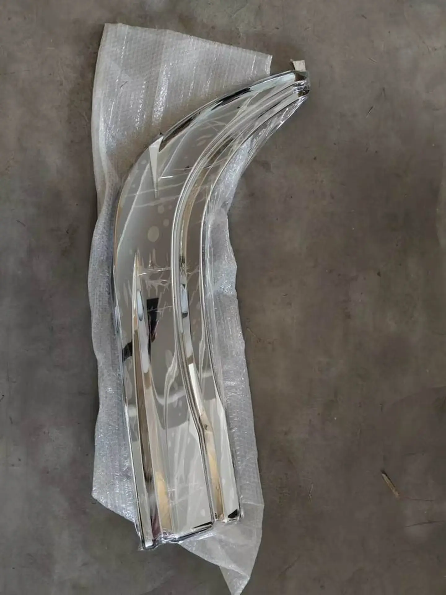 Chrome Plastic Fender / Mud Flap for Isuzu Giga 2010-2012