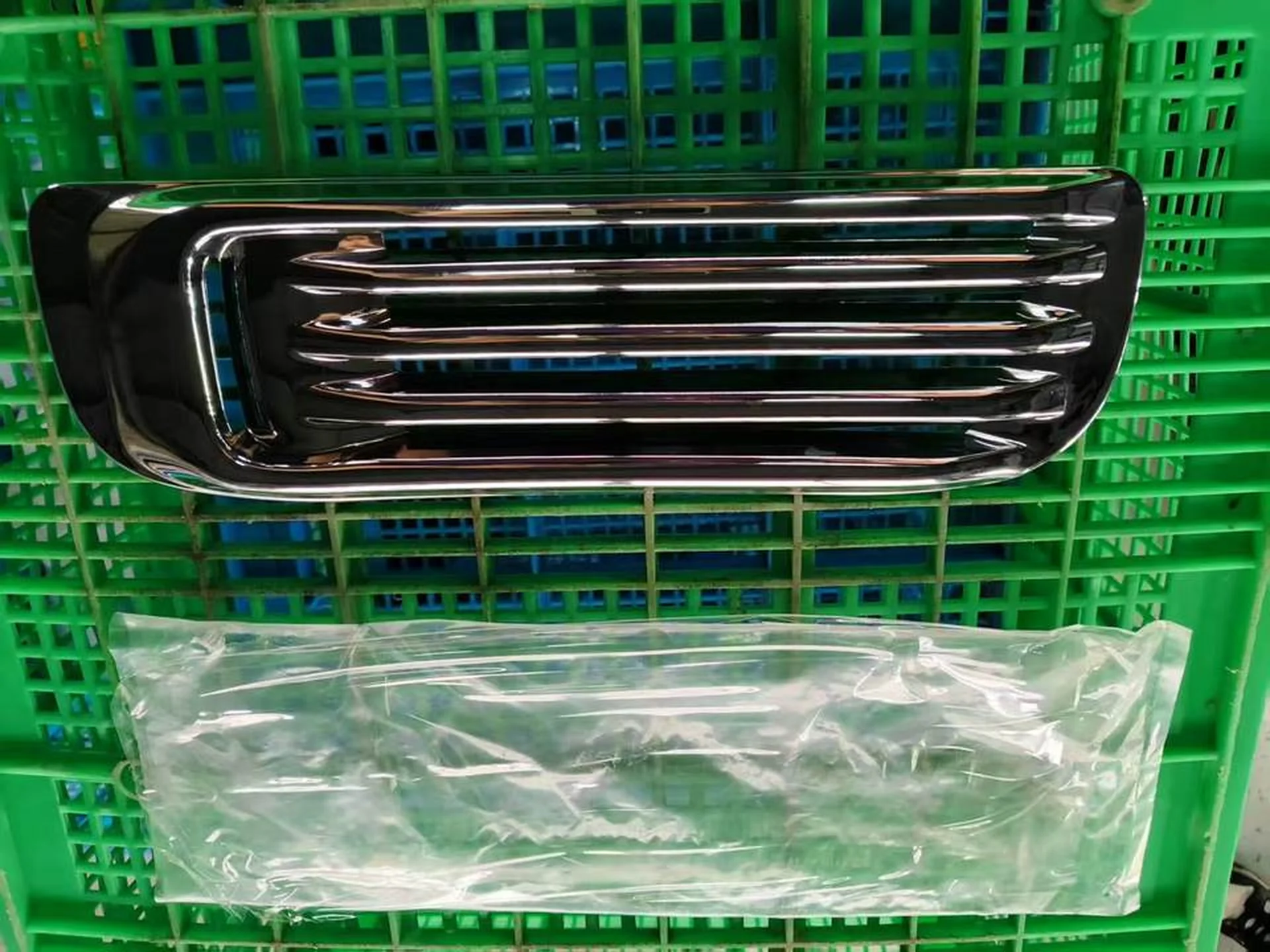 Chrome Plastic Grille for Isuzu Giga 2010-2012