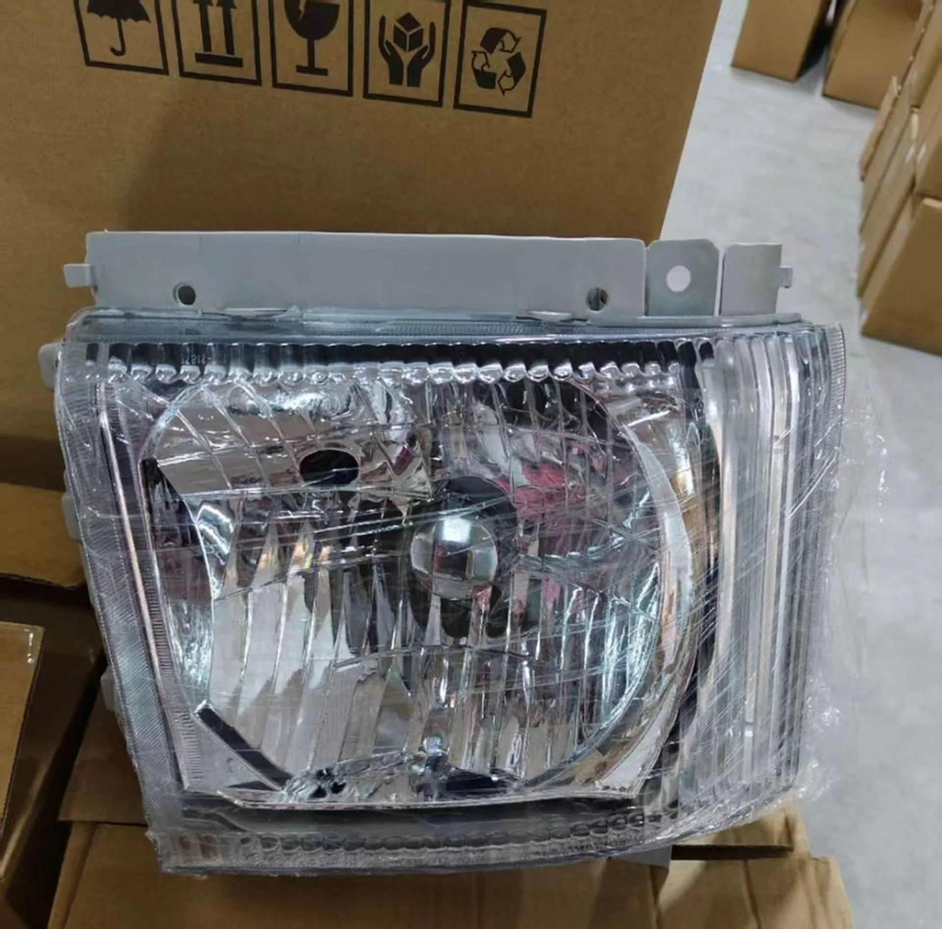 Plastic Head Lamp for Isuzu Deca 360
