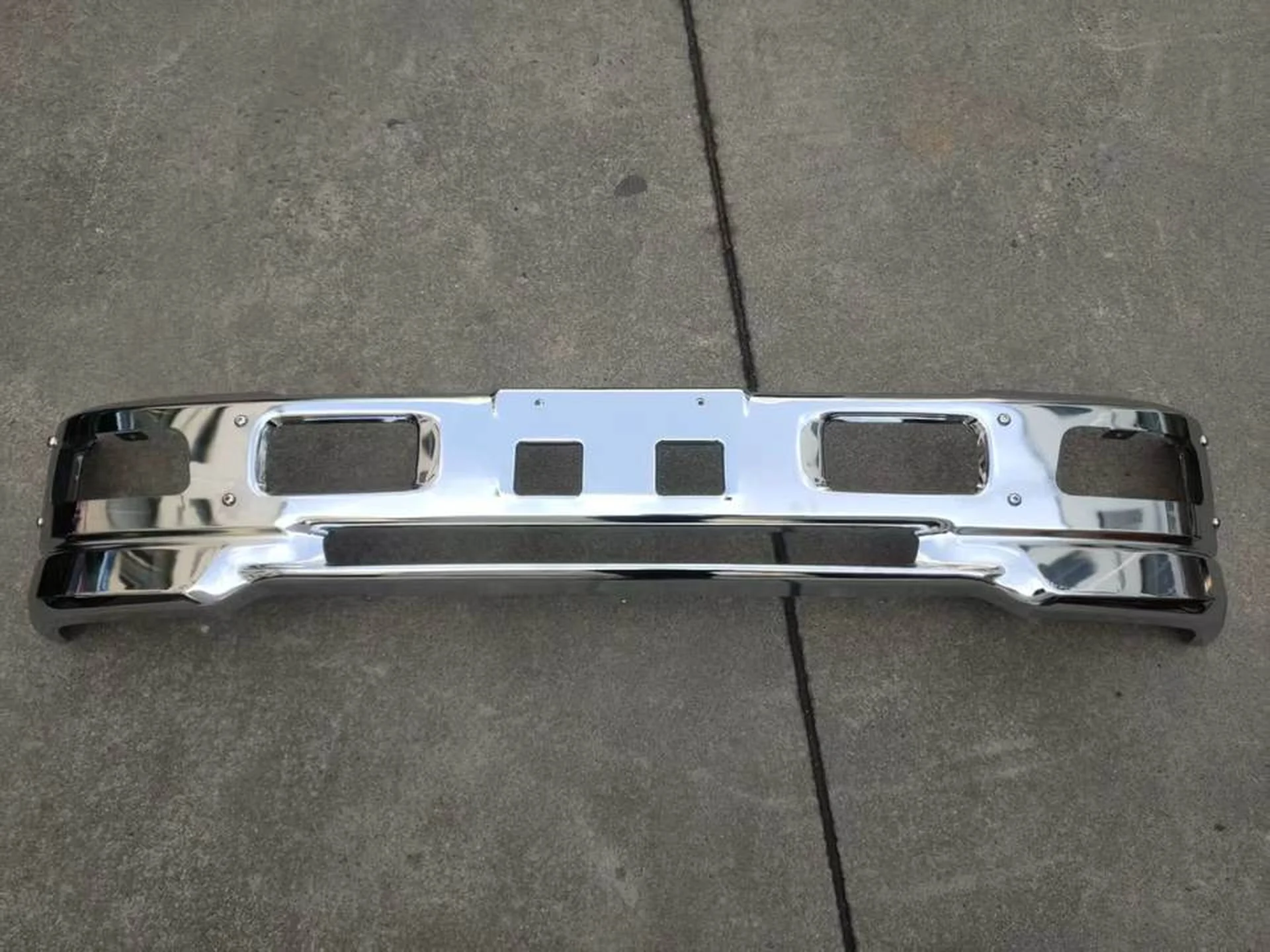 Chrome / White Metal Bumper for Isuzu NPR 700P