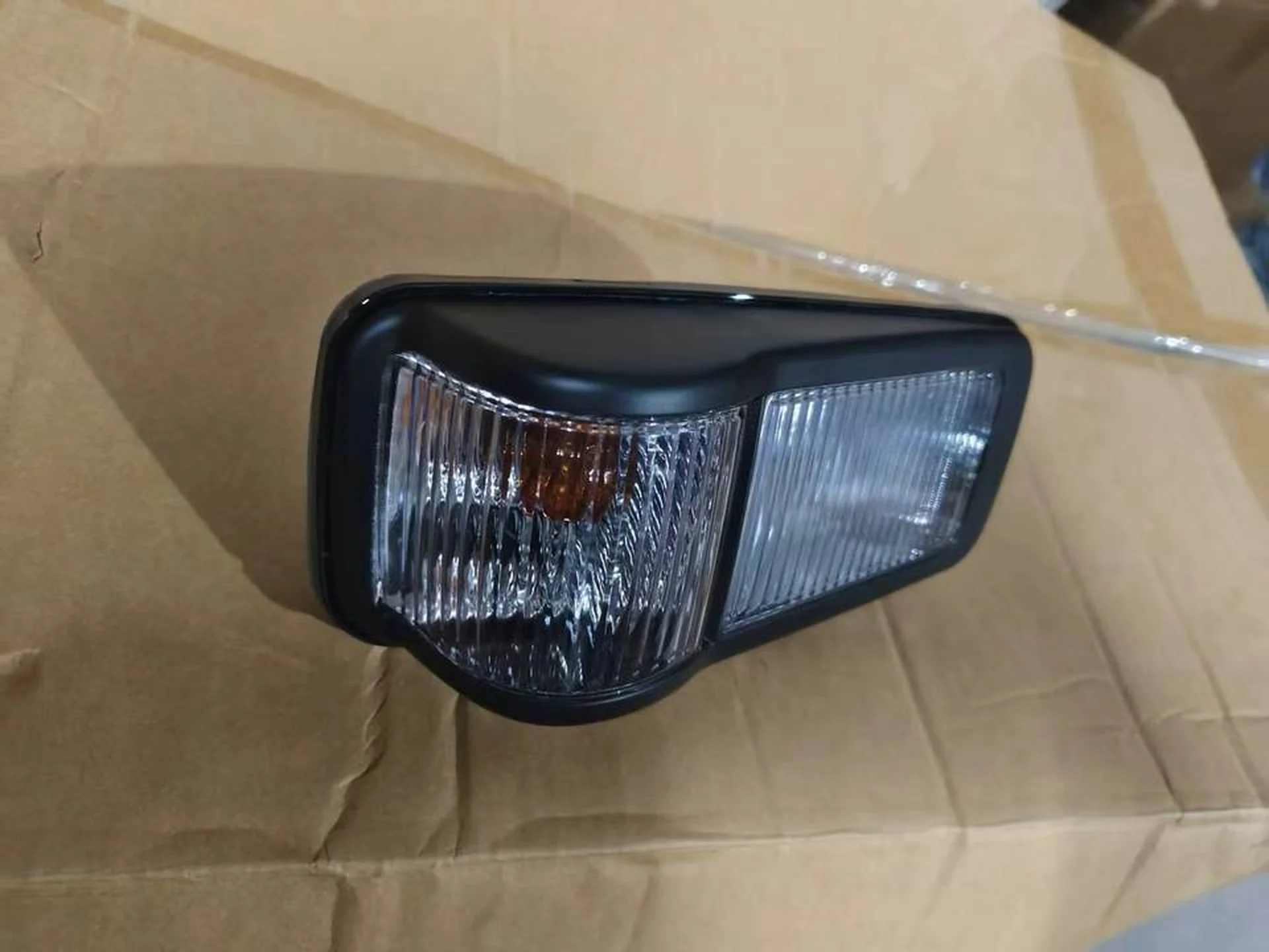 Black Plastic Side Marker Lamp for Isuzu NPR 700P