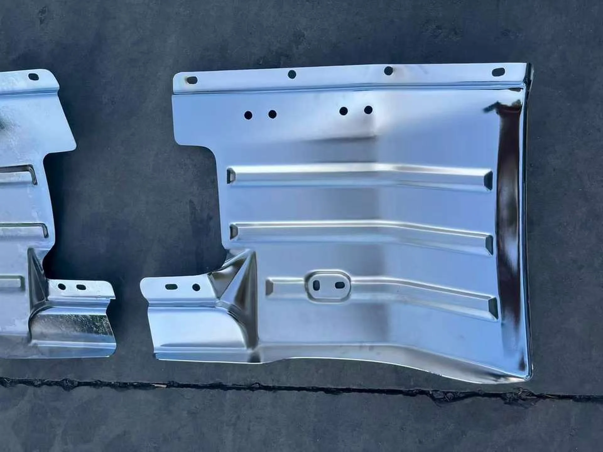 Chrome Metal Fender / Mud Flap for Isuzu NQR 600P
